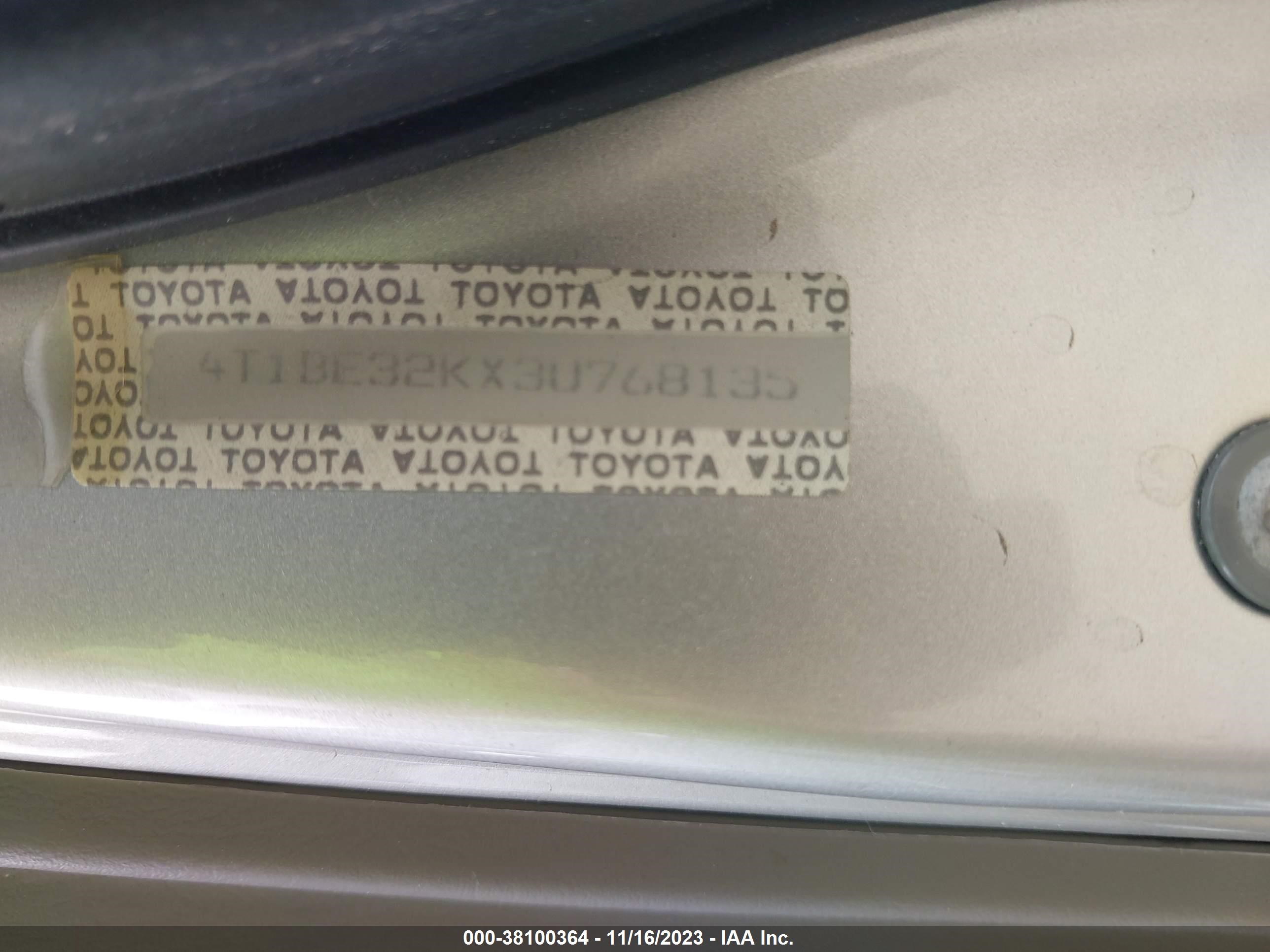 Photo 8 VIN: 4T1BE32KX3U768135 - TOYOTA CAMRY 