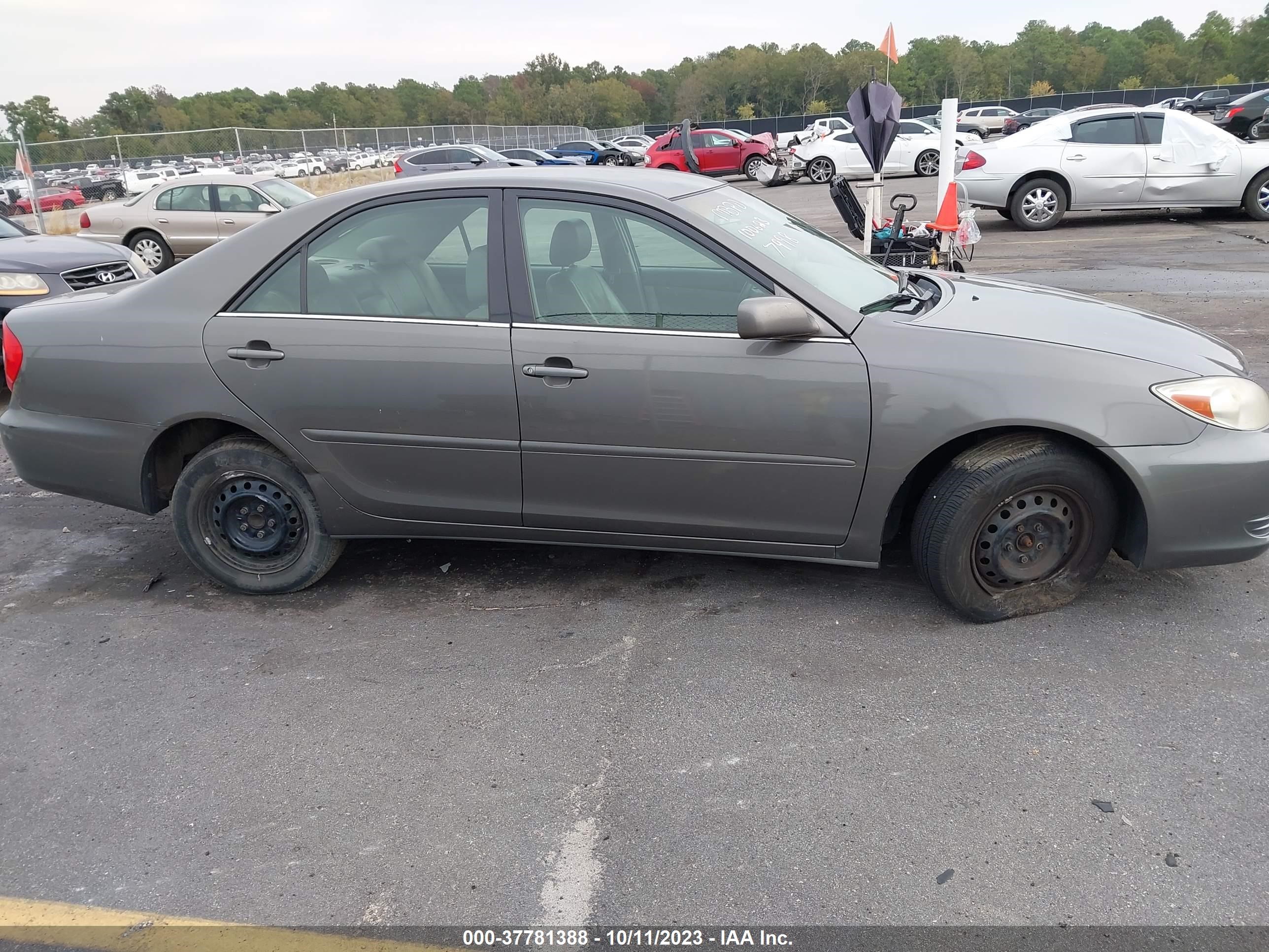 Photo 12 VIN: 4T1BE32KX4U917998 - TOYOTA CAMRY 