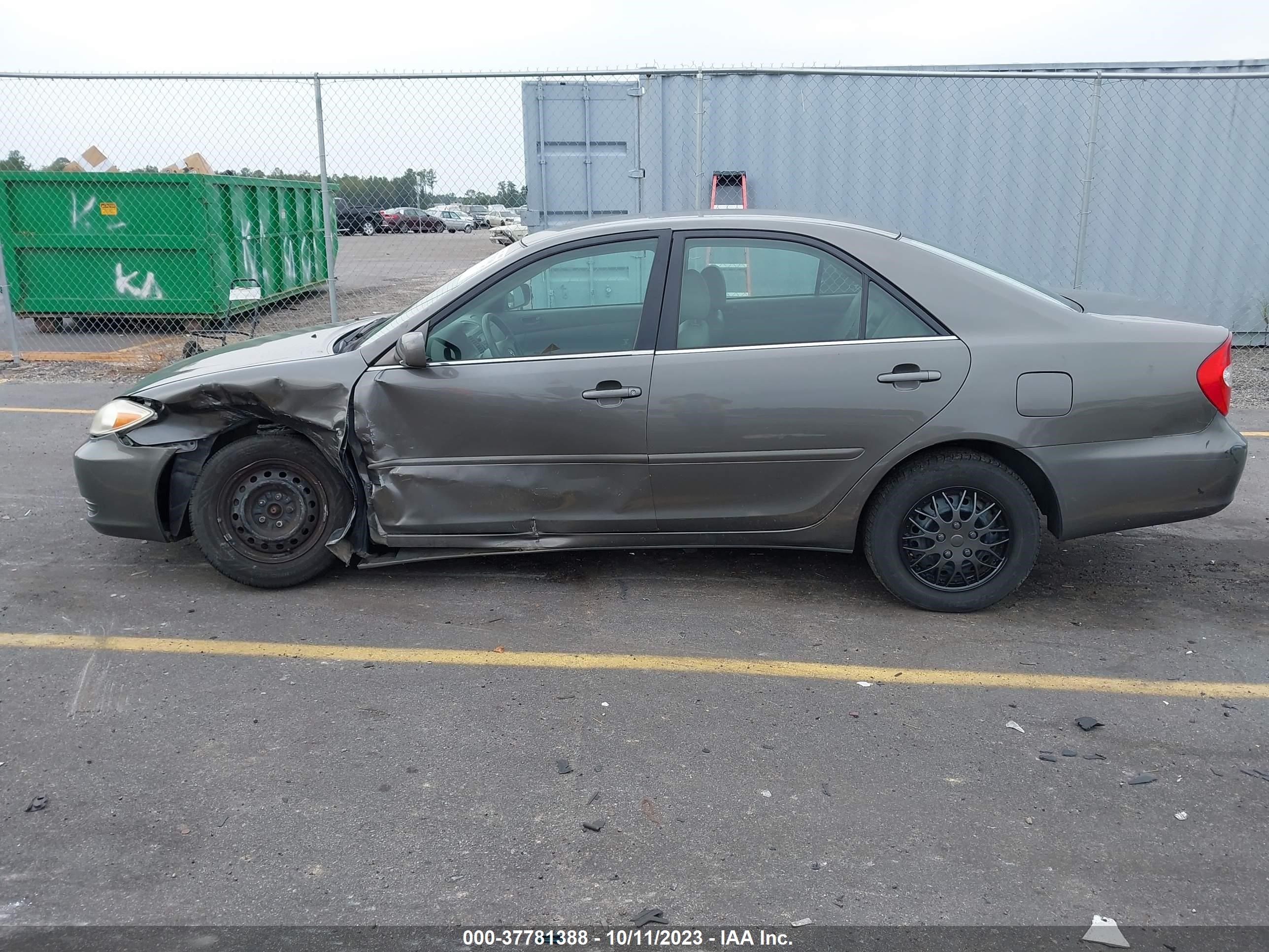 Photo 13 VIN: 4T1BE32KX4U917998 - TOYOTA CAMRY 