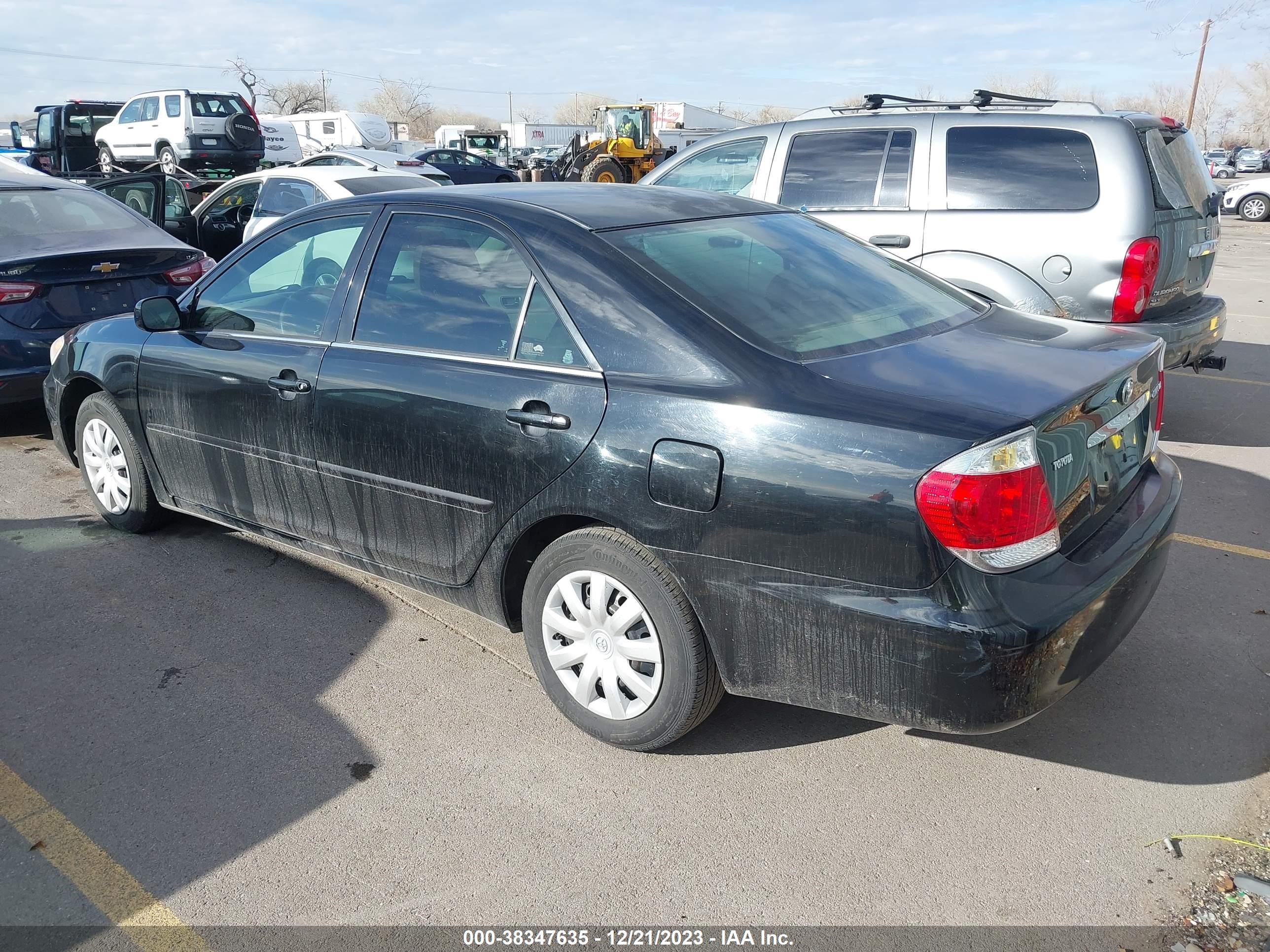 Photo 2 VIN: 4T1BE32KX5U056016 - TOYOTA CAMRY 