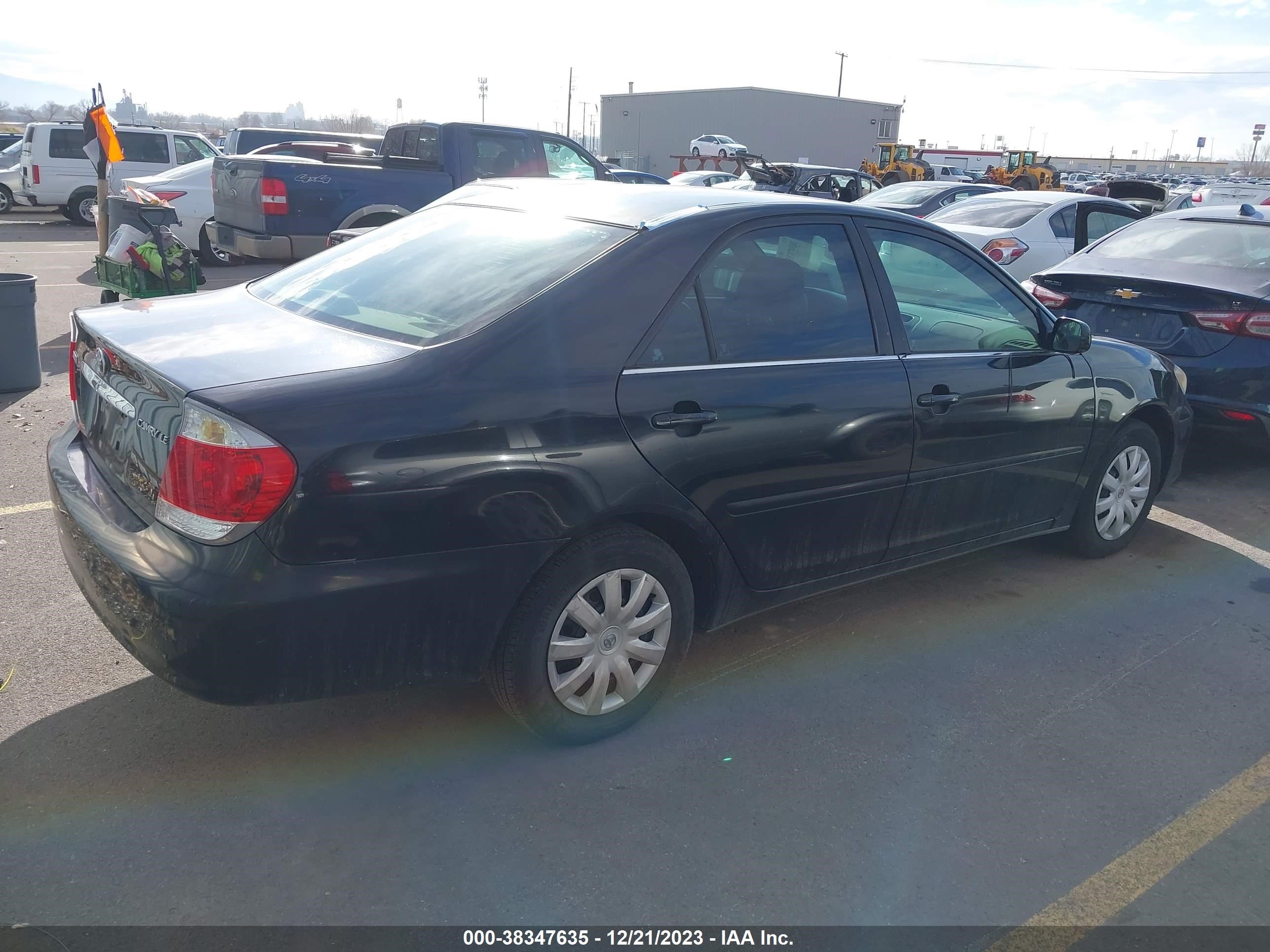 Photo 3 VIN: 4T1BE32KX5U056016 - TOYOTA CAMRY 