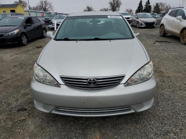 Photo 4 VIN: 4T1BE32KX5U071910 - TOYOTA CAMRY LE 