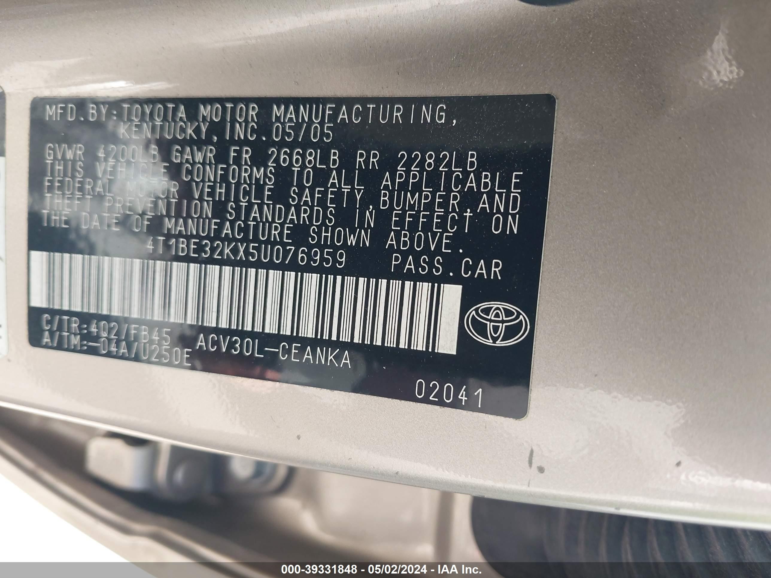 Photo 8 VIN: 4T1BE32KX5U076959 - TOYOTA CAMRY 