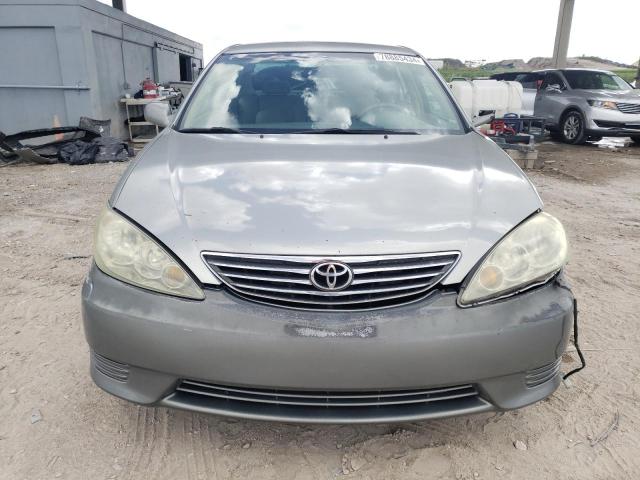 Photo 4 VIN: 4T1BE32KX5U502360 - TOYOTA CAMRY LE 