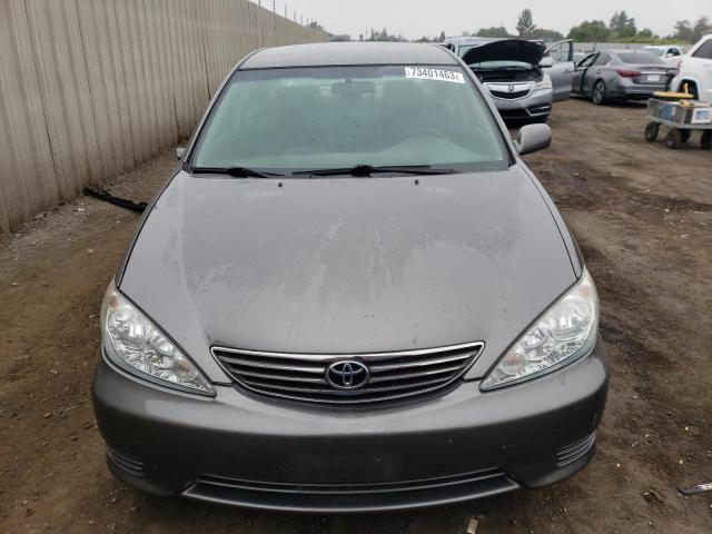 Photo 4 VIN: 4T1BE32KX5U507753 - TOYOTA CAMRY 