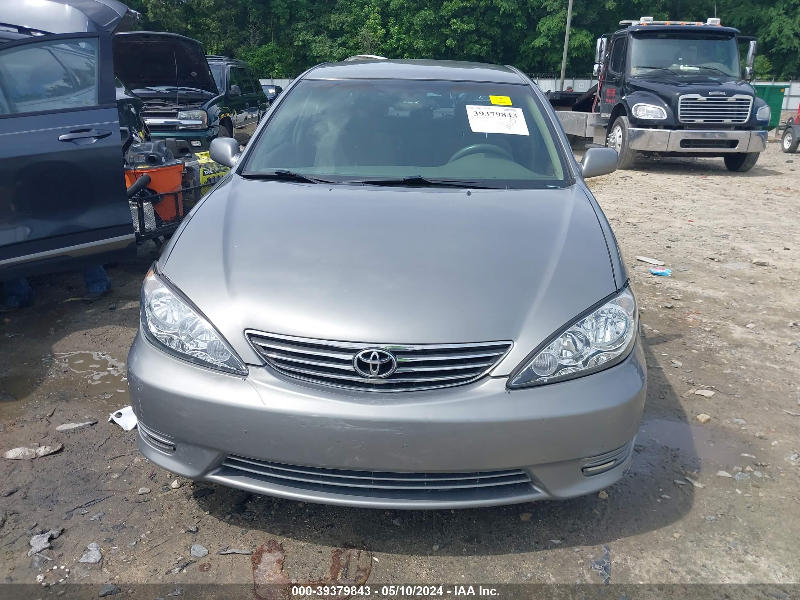 Photo 11 VIN: 4T1BE32KX5U560646 - TOYOTA CAMRY 