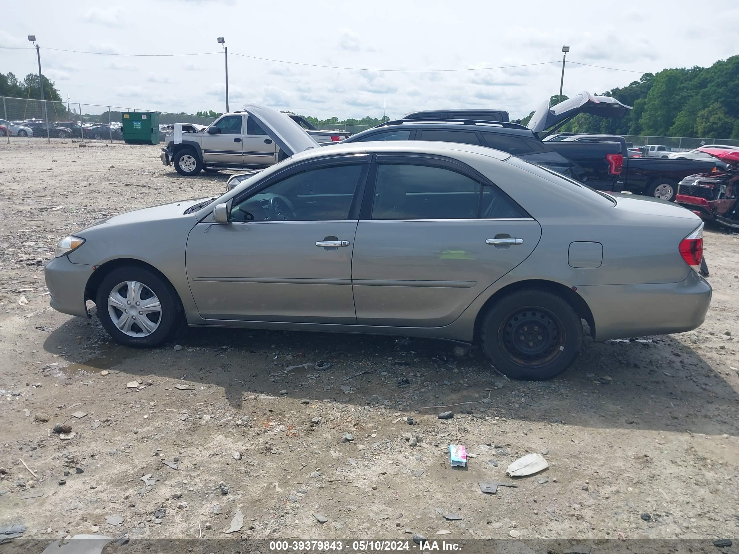 Photo 13 VIN: 4T1BE32KX5U560646 - TOYOTA CAMRY 