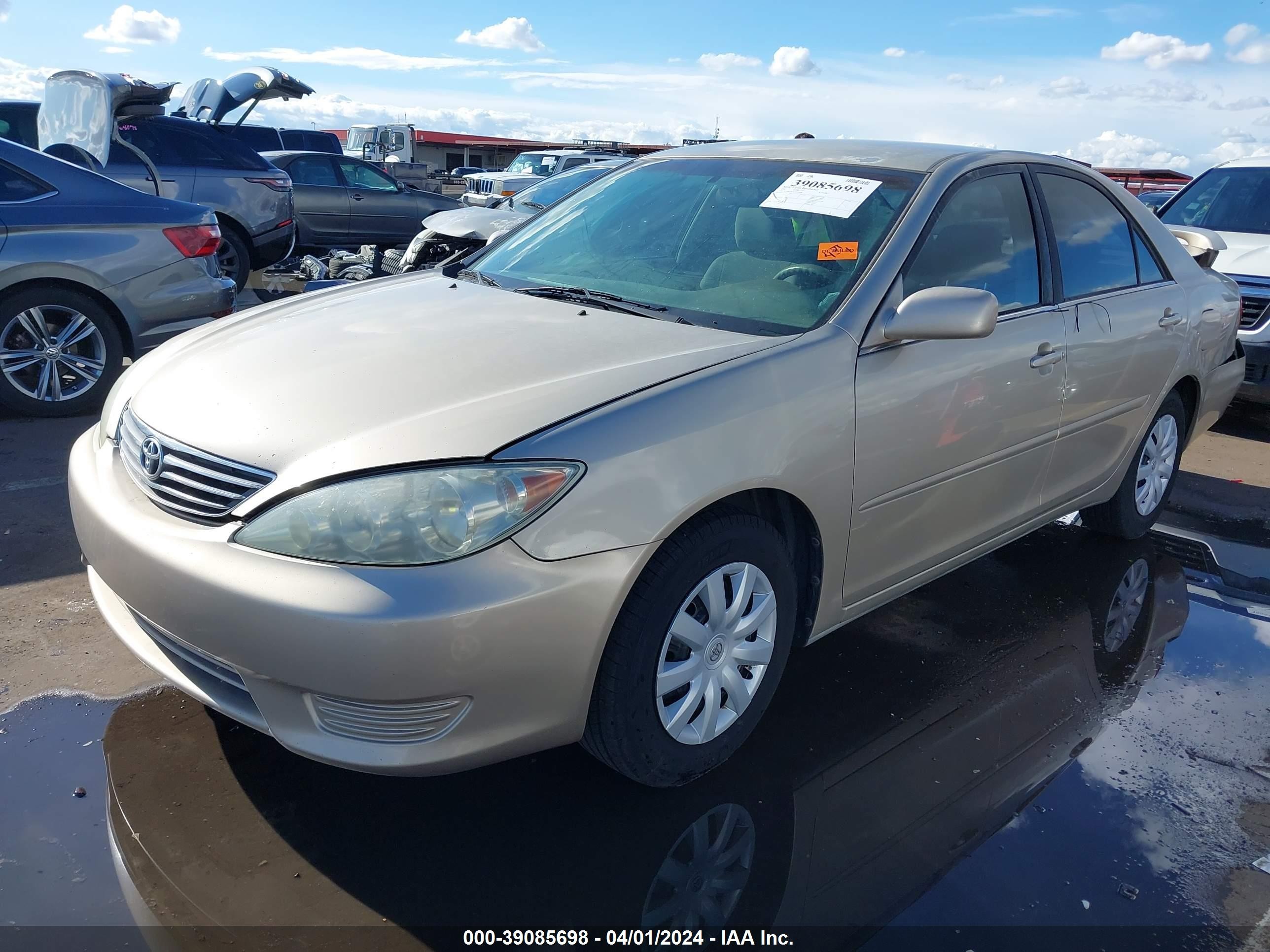 Photo 1 VIN: 4T1BE32KX5U569959 - TOYOTA CAMRY 