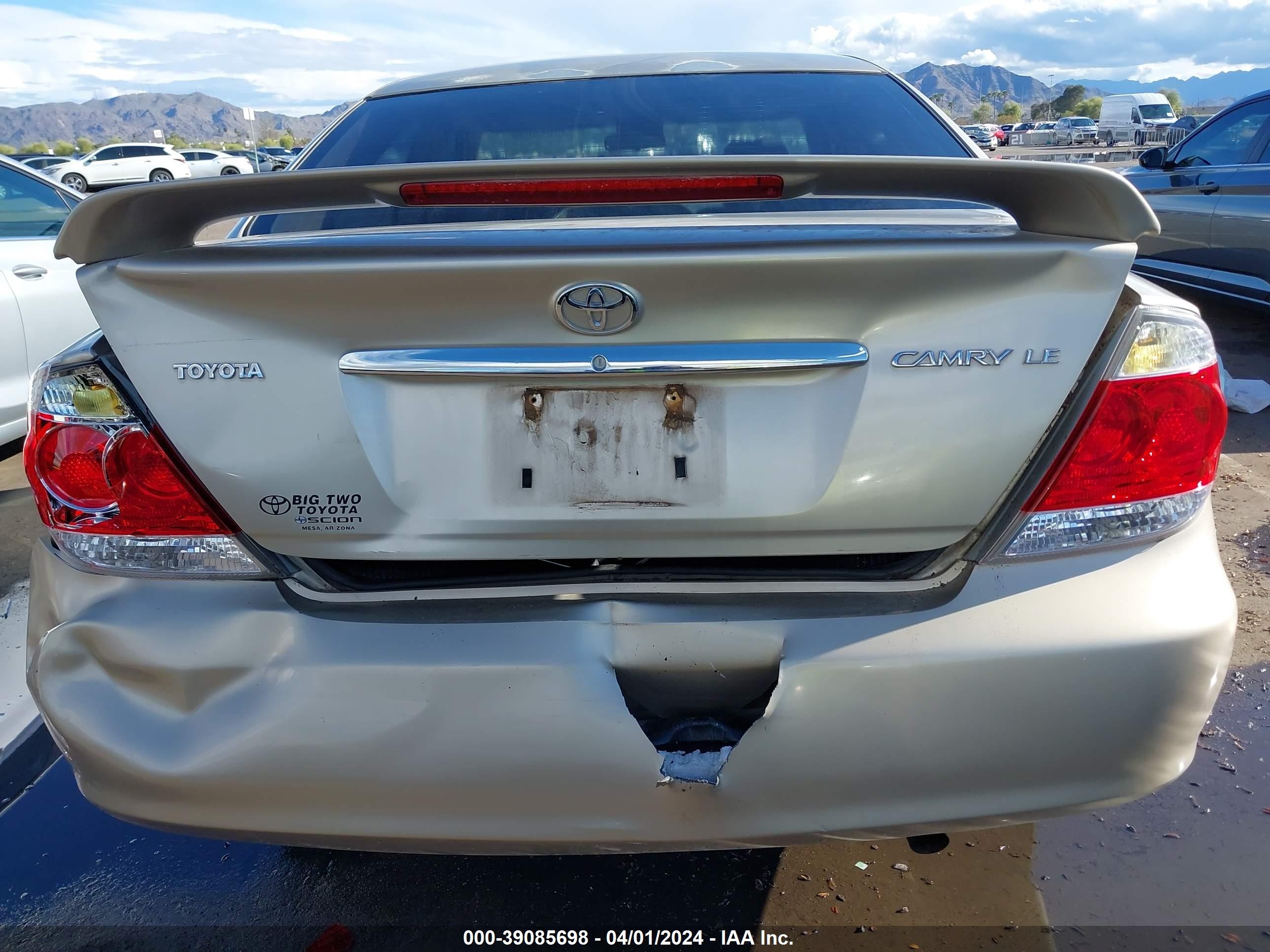 Photo 15 VIN: 4T1BE32KX5U569959 - TOYOTA CAMRY 