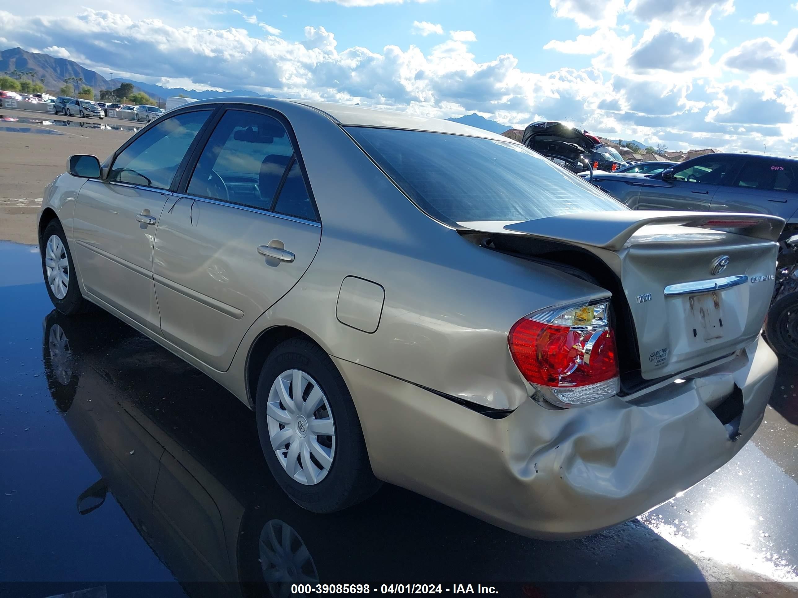 Photo 2 VIN: 4T1BE32KX5U569959 - TOYOTA CAMRY 