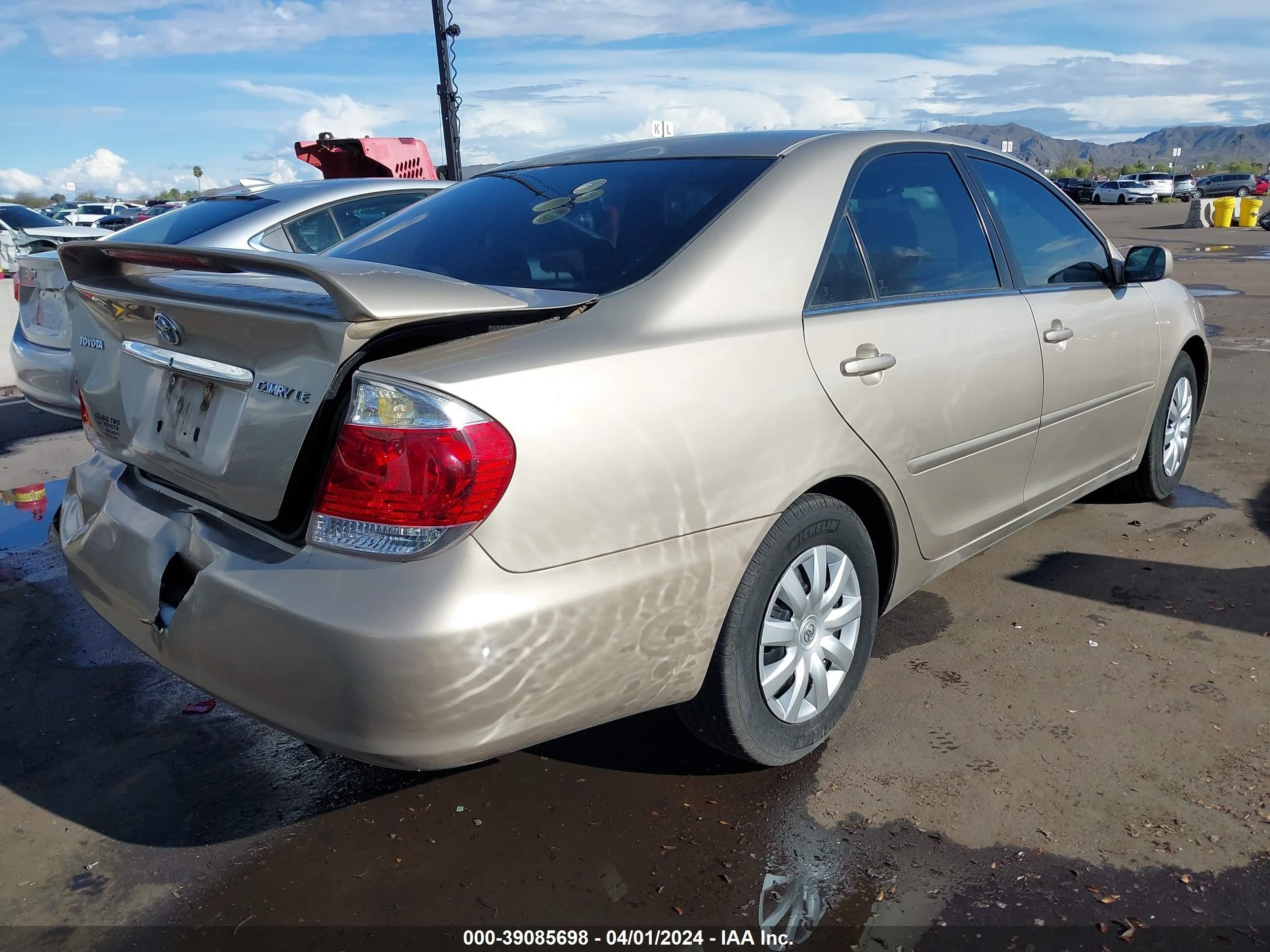 Photo 3 VIN: 4T1BE32KX5U569959 - TOYOTA CAMRY 