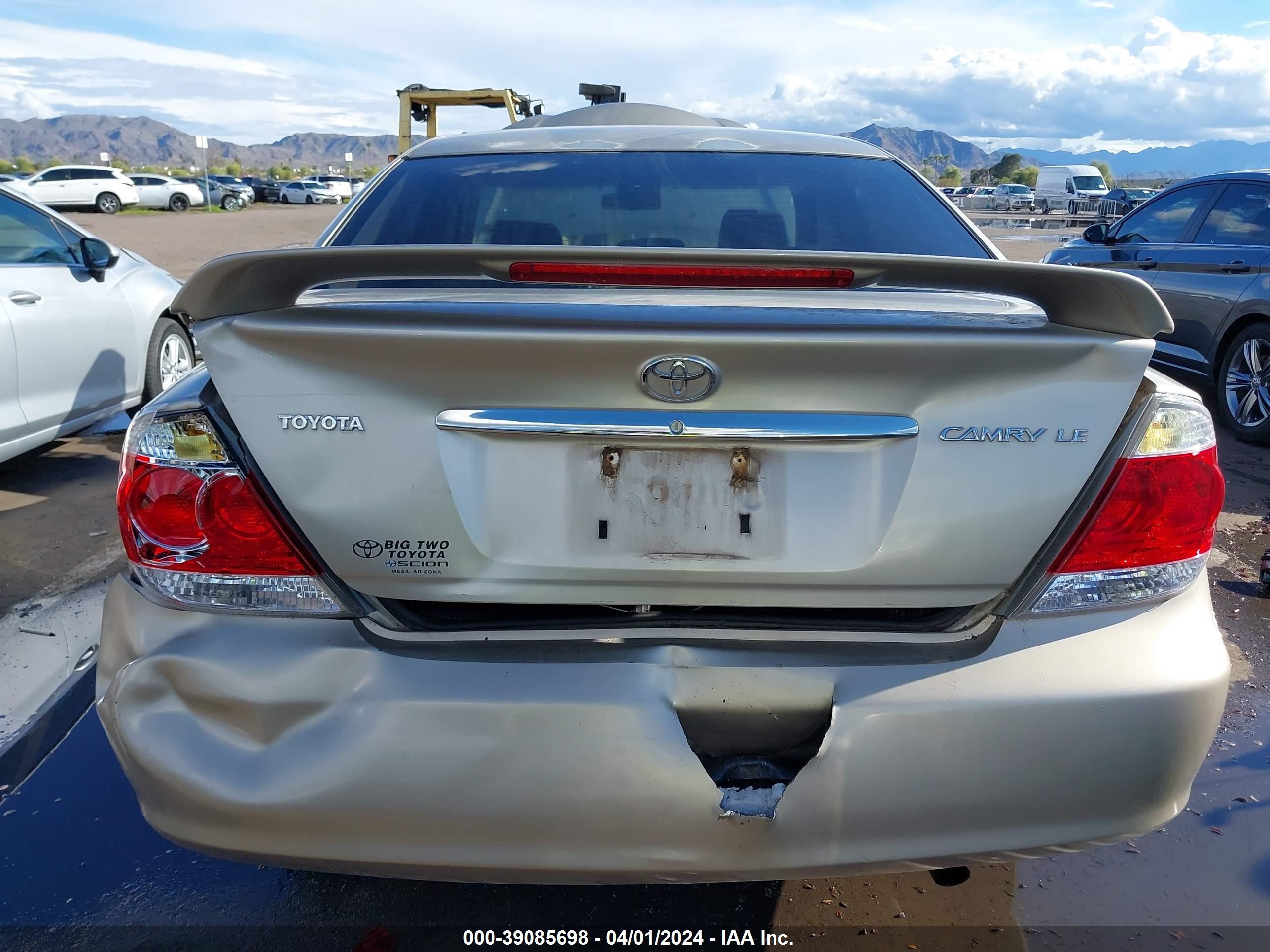 Photo 5 VIN: 4T1BE32KX5U569959 - TOYOTA CAMRY 