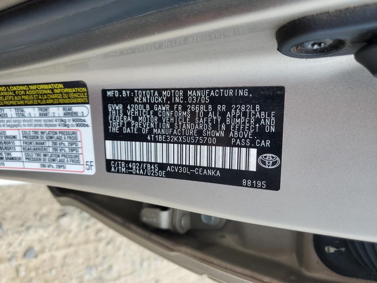 Photo 11 VIN: 4T1BE32KX5U575700 - TOYOTA CAMRY 