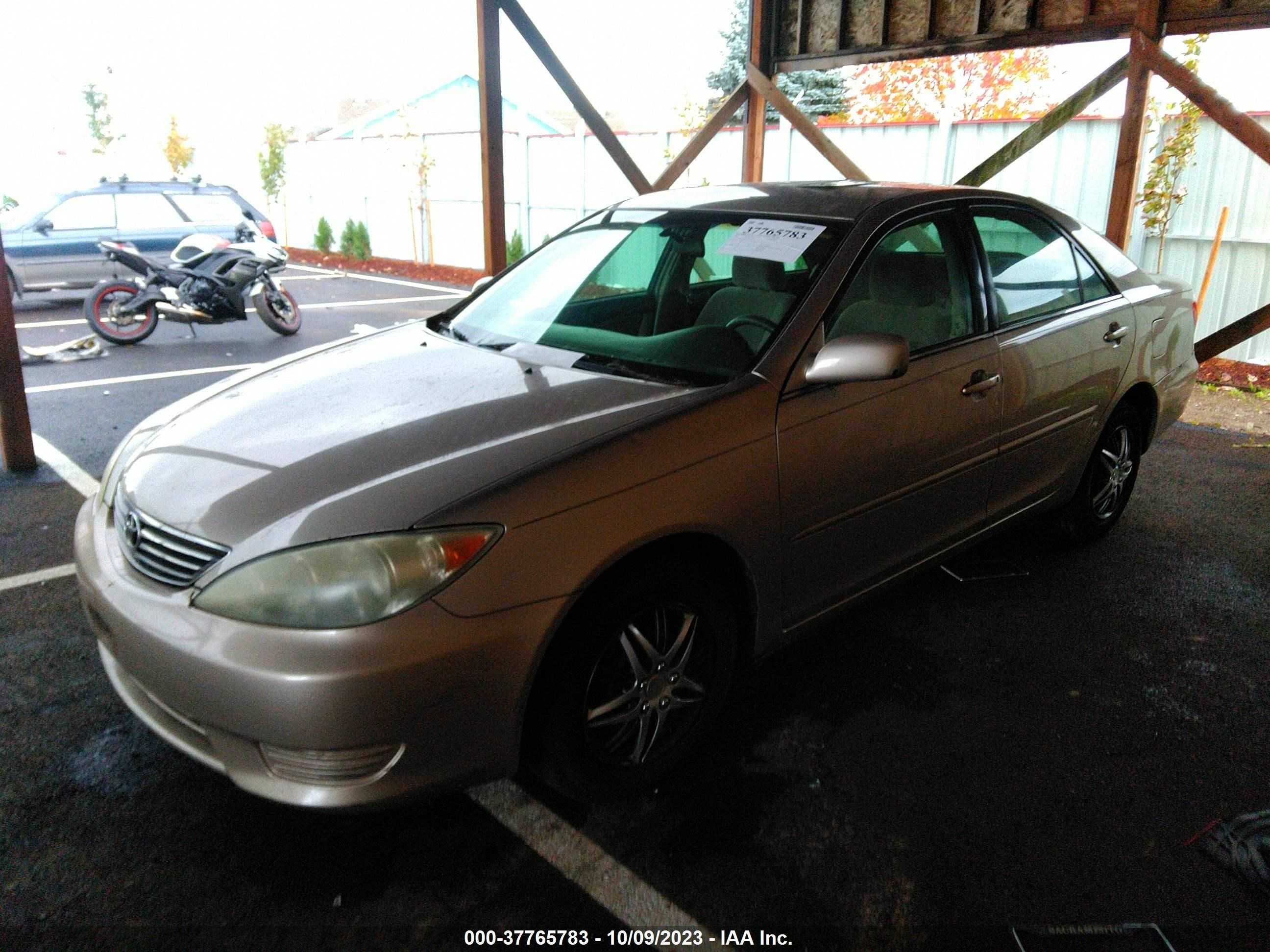 Photo 1 VIN: 4T1BE32KX5U578936 - TOYOTA CAMRY 