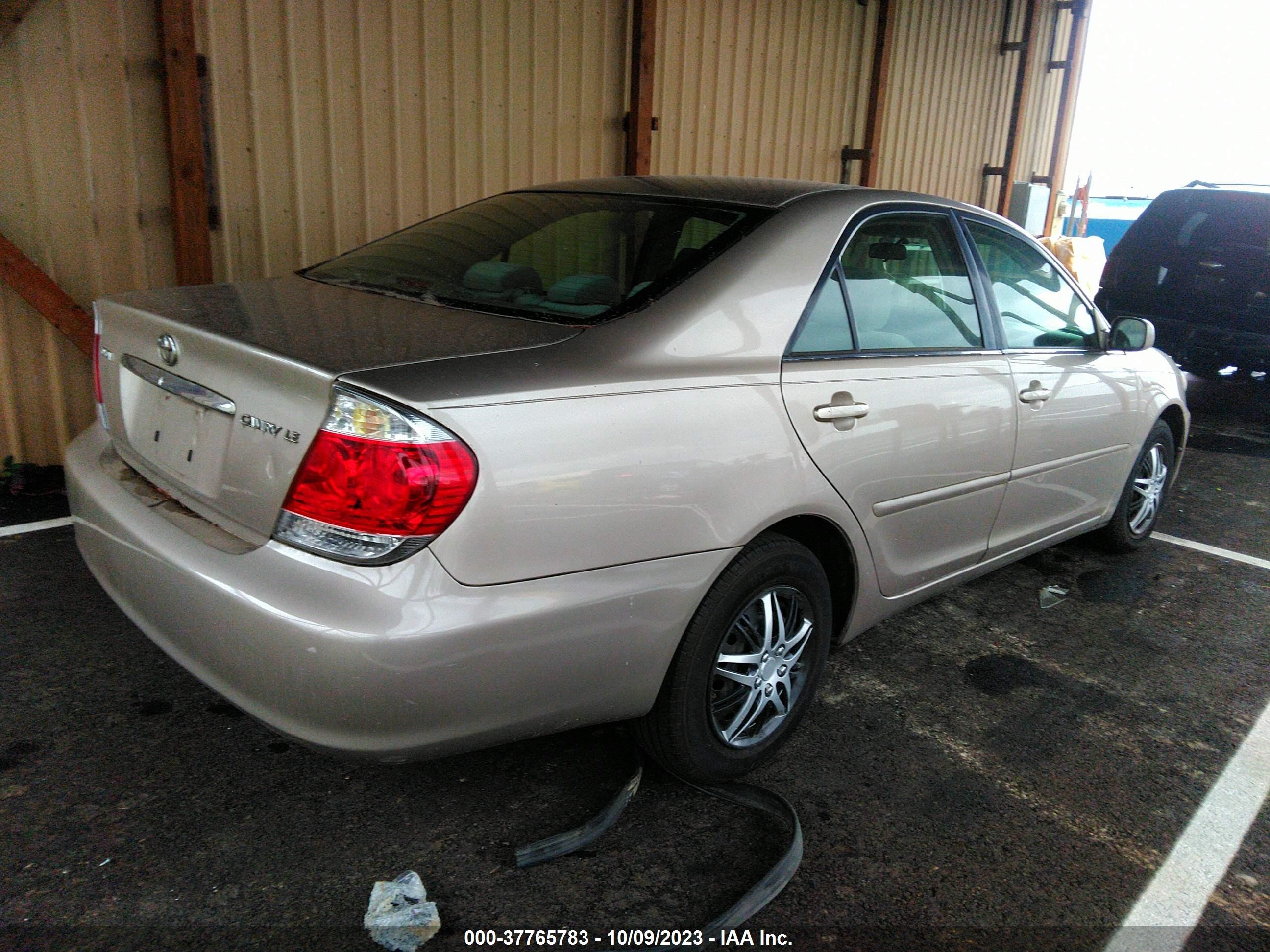 Photo 3 VIN: 4T1BE32KX5U578936 - TOYOTA CAMRY 