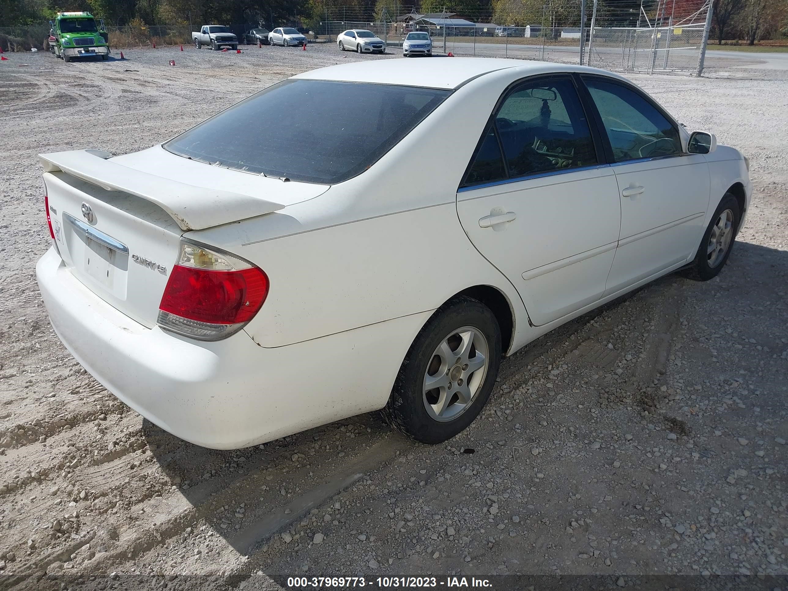 Photo 3 VIN: 4T1BE32KX5U603432 - TOYOTA CAMRY 