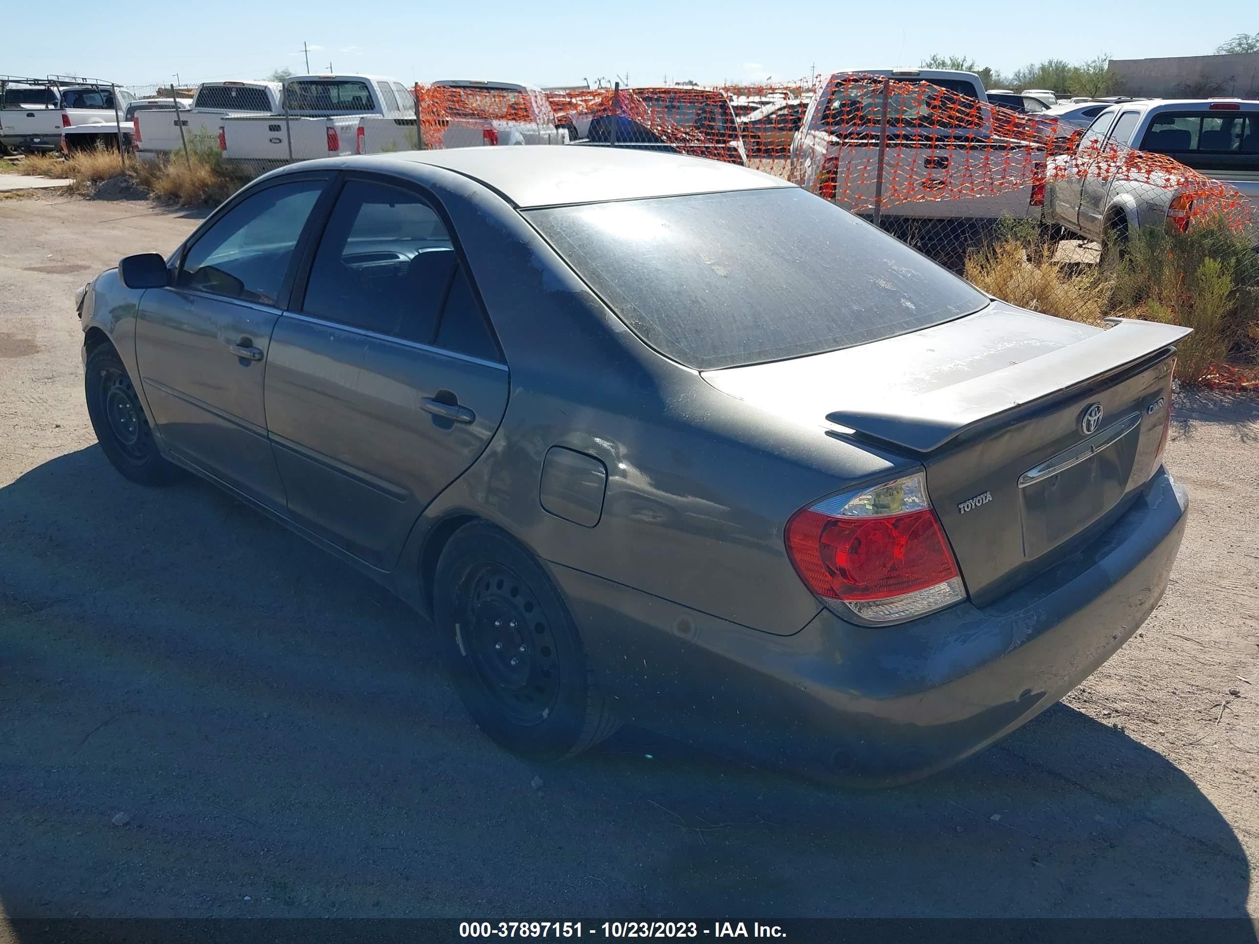 Photo 2 VIN: 4T1BE32KX5U612597 - TOYOTA CAMRY 