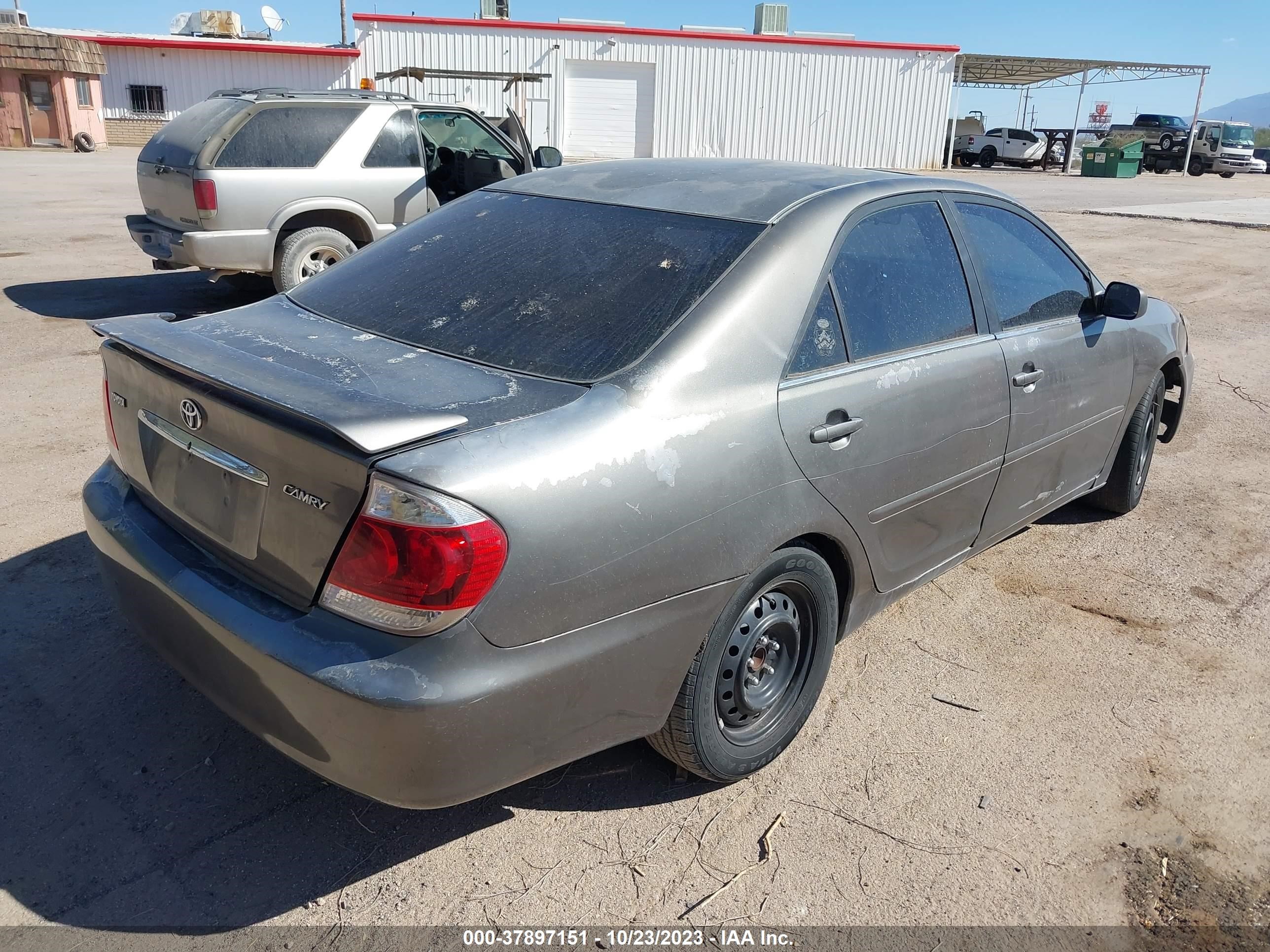 Photo 3 VIN: 4T1BE32KX5U612597 - TOYOTA CAMRY 