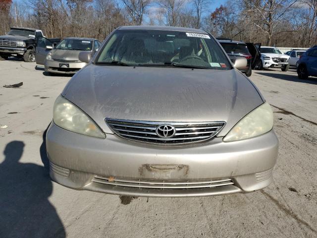 Photo 4 VIN: 4T1BE32KX5U993755 - TOYOTA CAMRY 