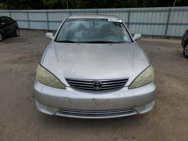 Photo 4 VIN: 4T1BE32KX5U995506 - TOYOTA CAMRY 