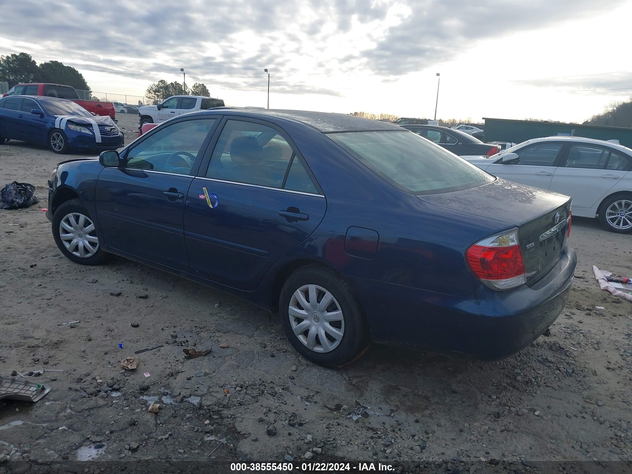 Photo 2 VIN: 4T1BE32KX6U111677 - TOYOTA CAMRY 