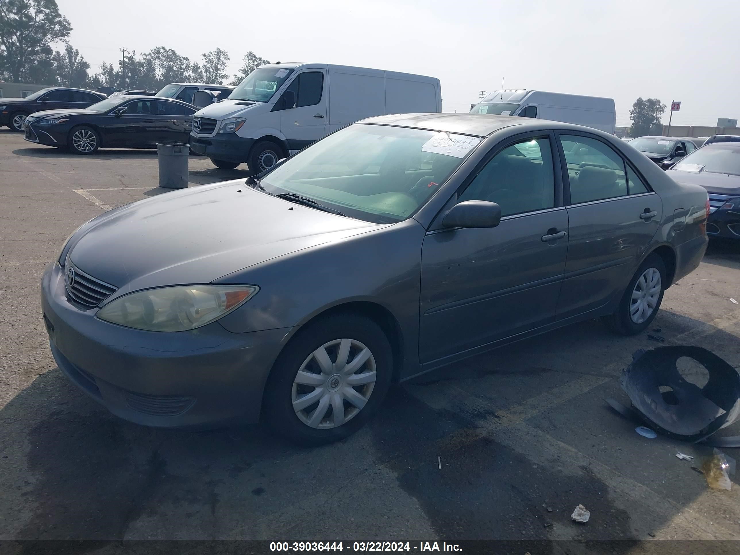 Photo 1 VIN: 4T1BE32KX6U661154 - TOYOTA CAMRY 