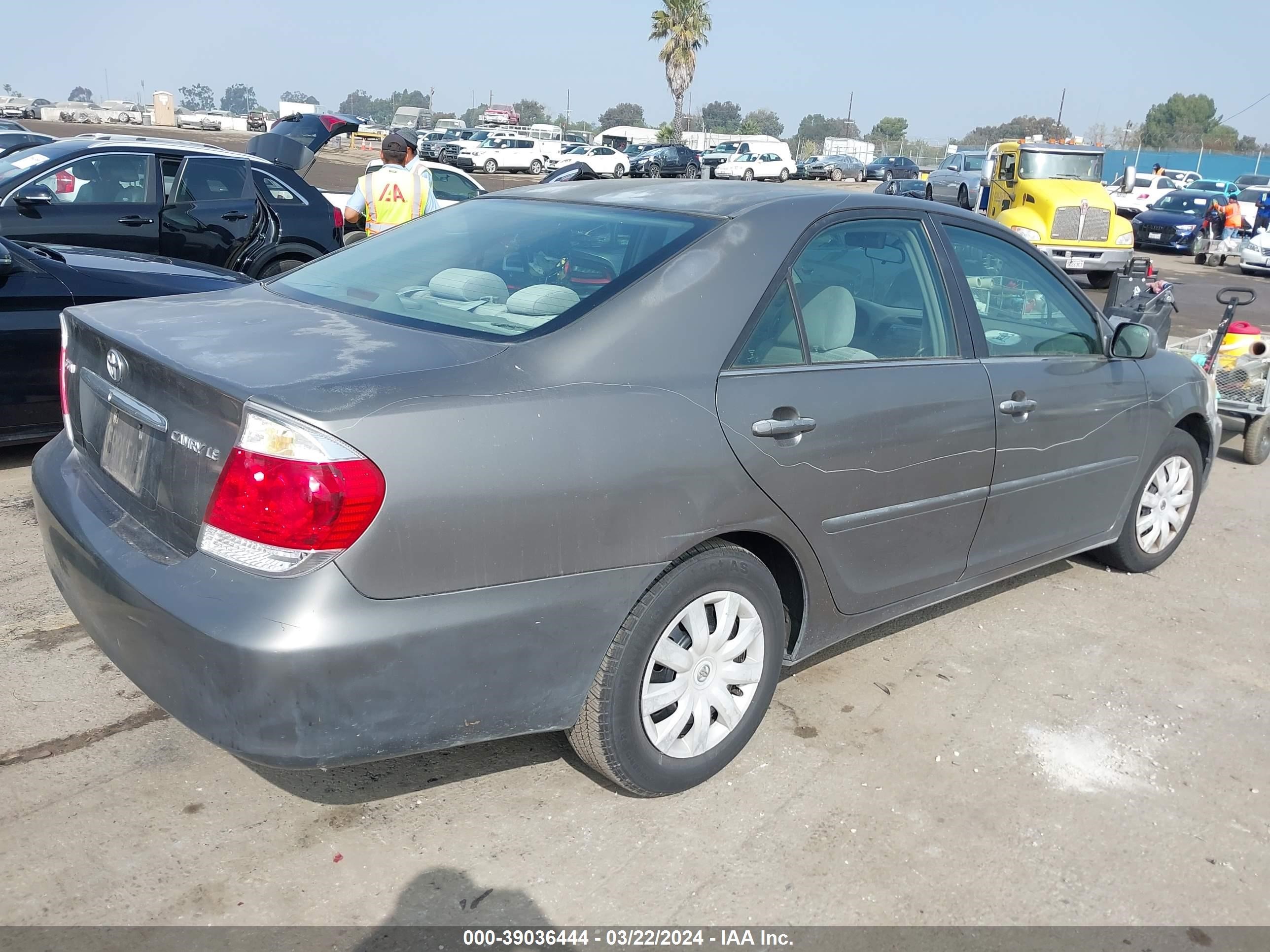 Photo 3 VIN: 4T1BE32KX6U661154 - TOYOTA CAMRY 