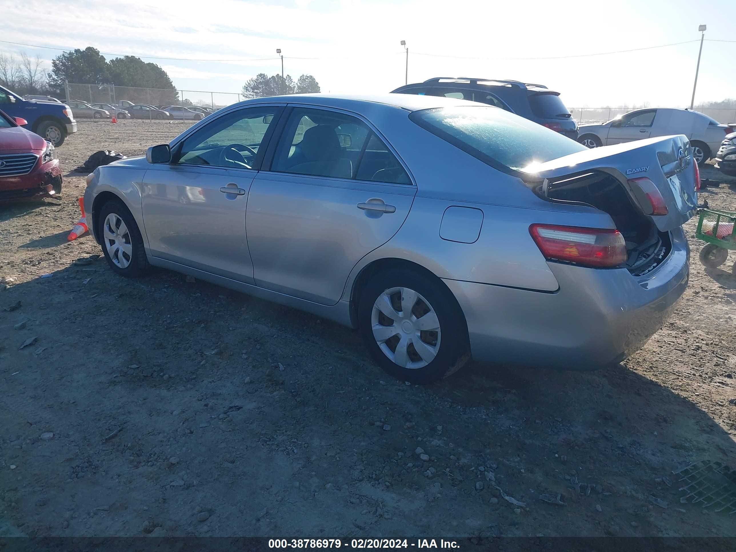 Photo 2 VIN: 4T1BE46K07U164907 - TOYOTA CAMRY 