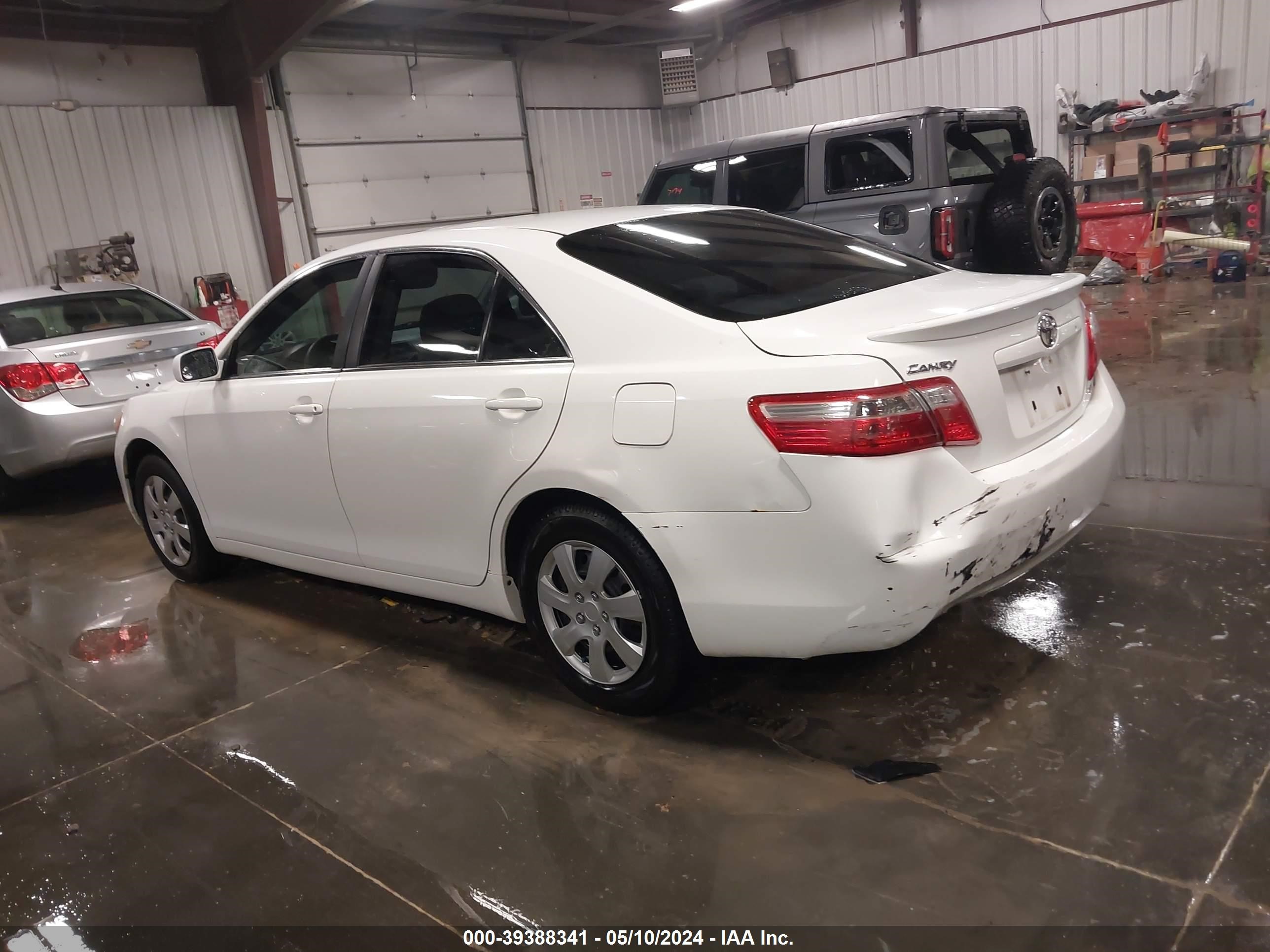 Photo 2 VIN: 4T1BE46K07U688171 - TOYOTA CAMRY 