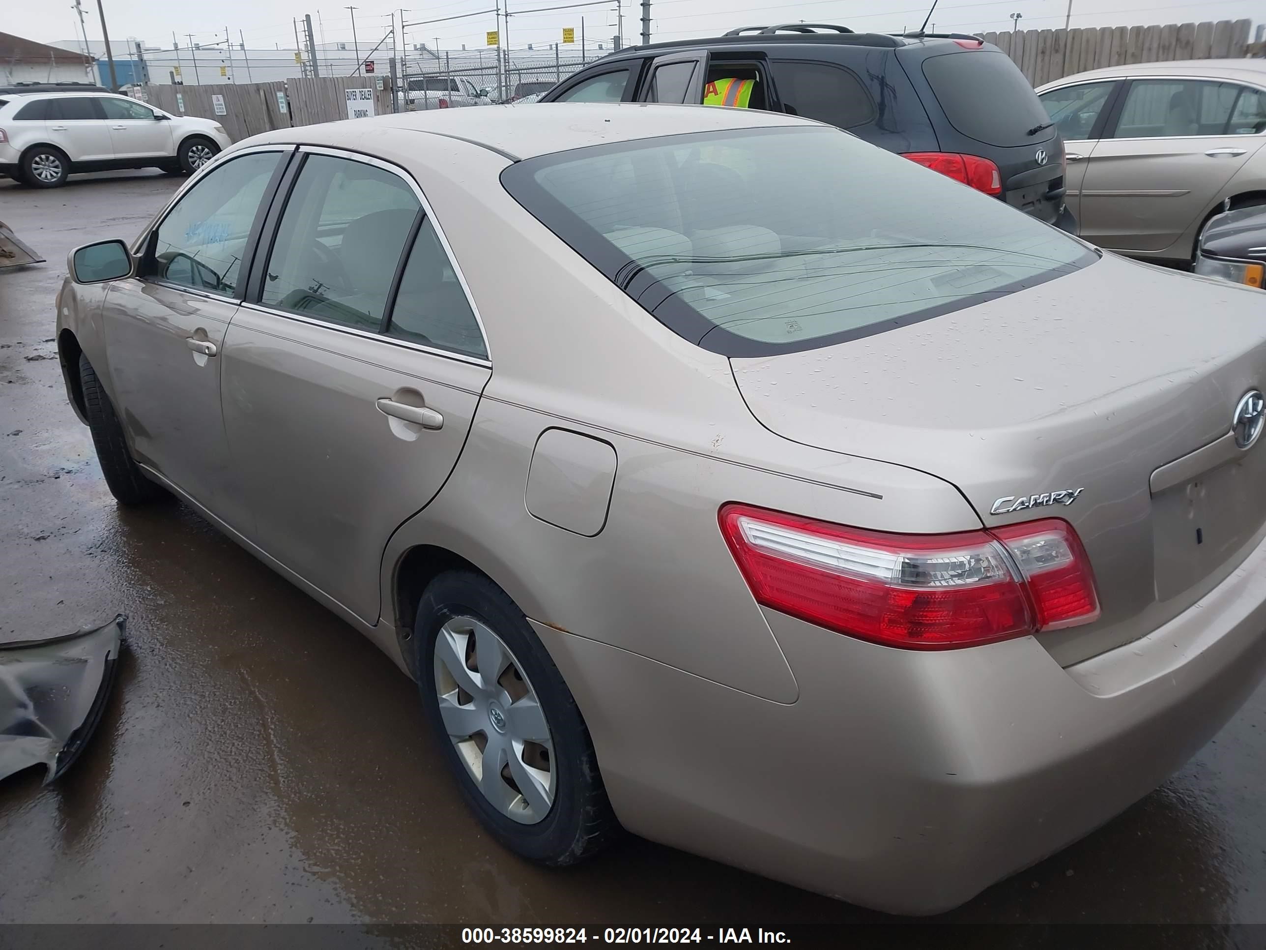 Photo 2 VIN: 4T1BE46K07U692947 - TOYOTA CAMRY 