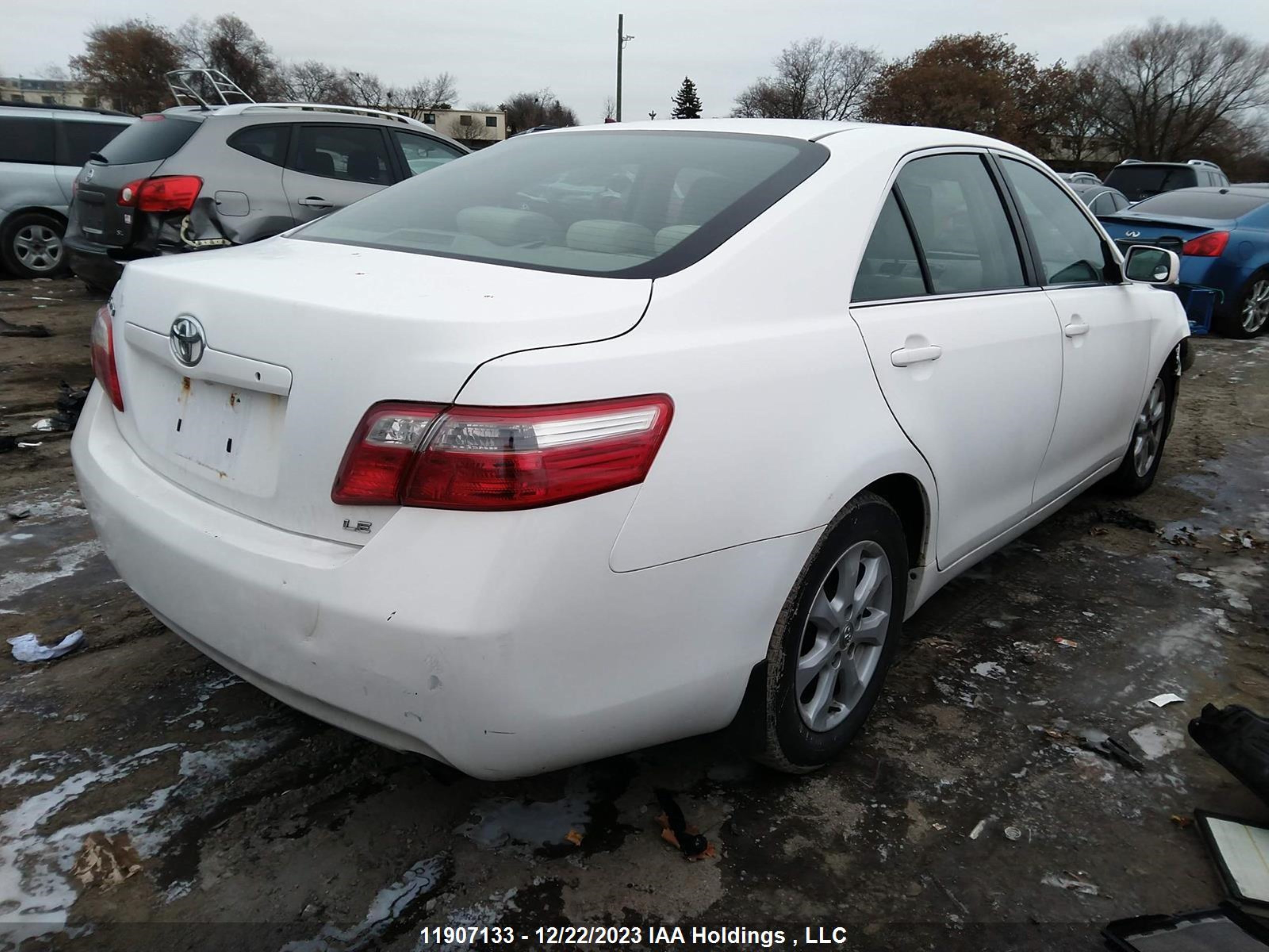 Photo 3 VIN: 4T1BE46K07U705681 - TOYOTA CAMRY 