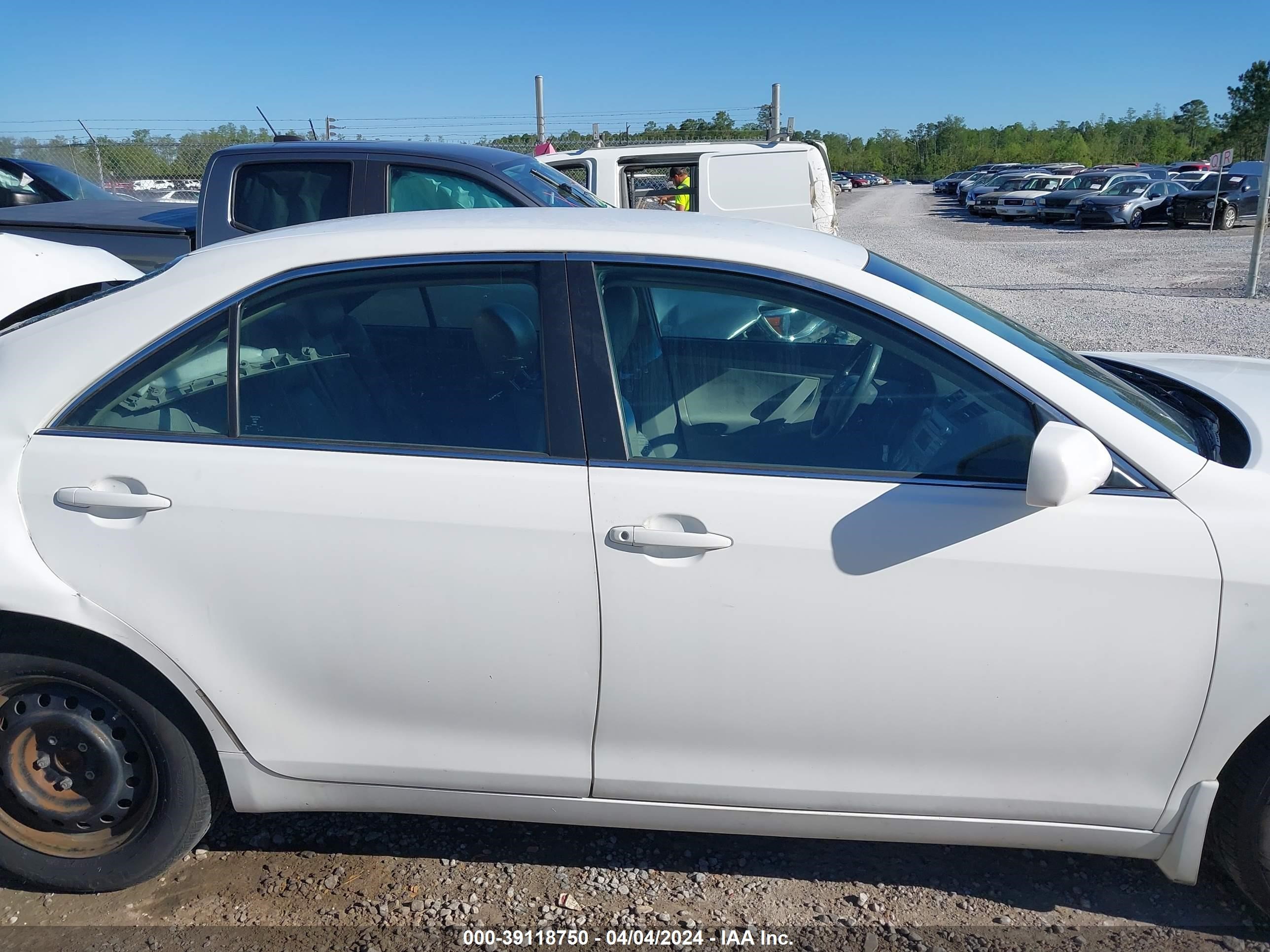 Photo 13 VIN: 4T1BE46K09U918892 - TOYOTA CAMRY 