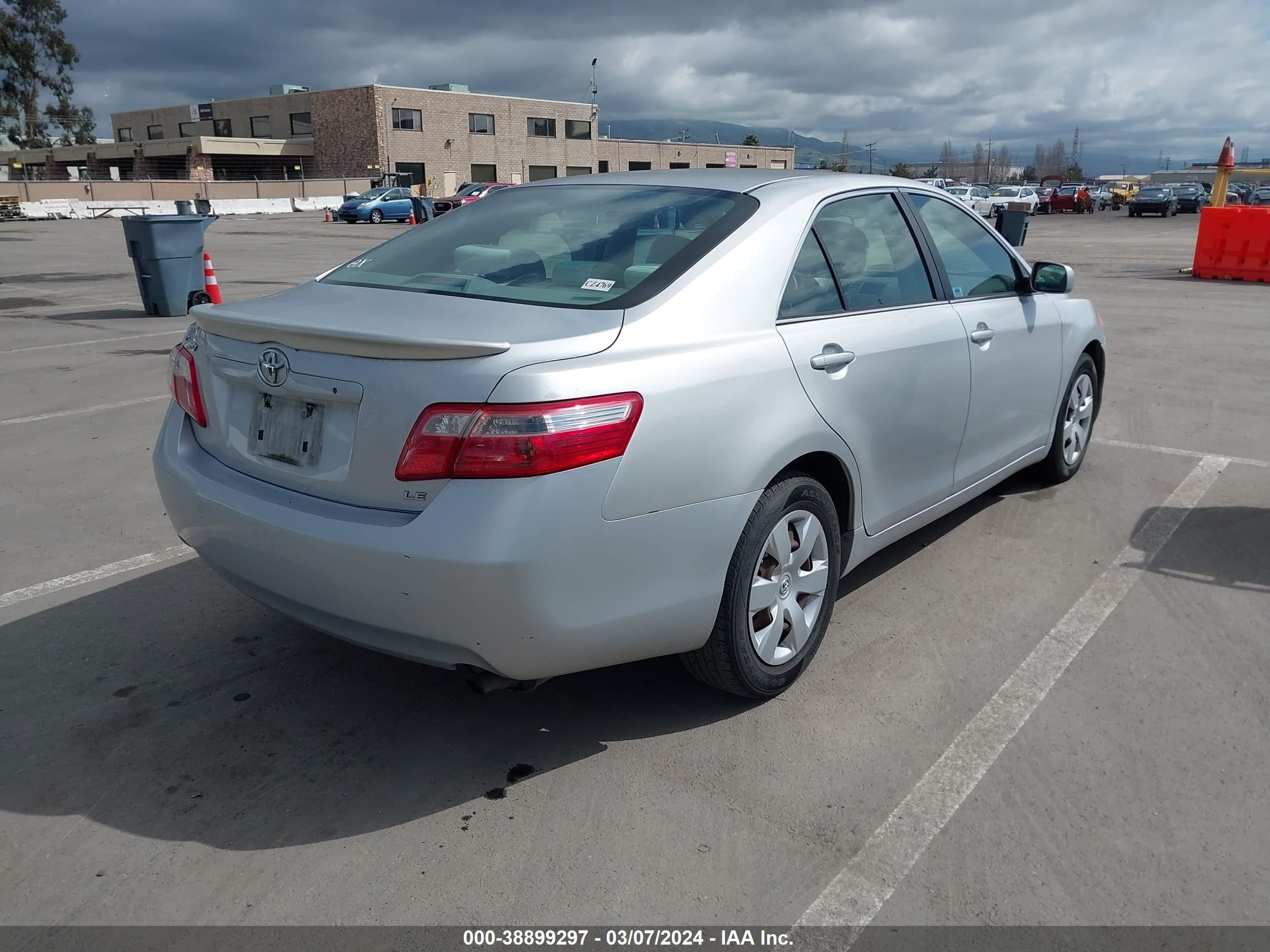 Photo 3 VIN: 4T1BE46K17U590637 - TOYOTA CAMRY 