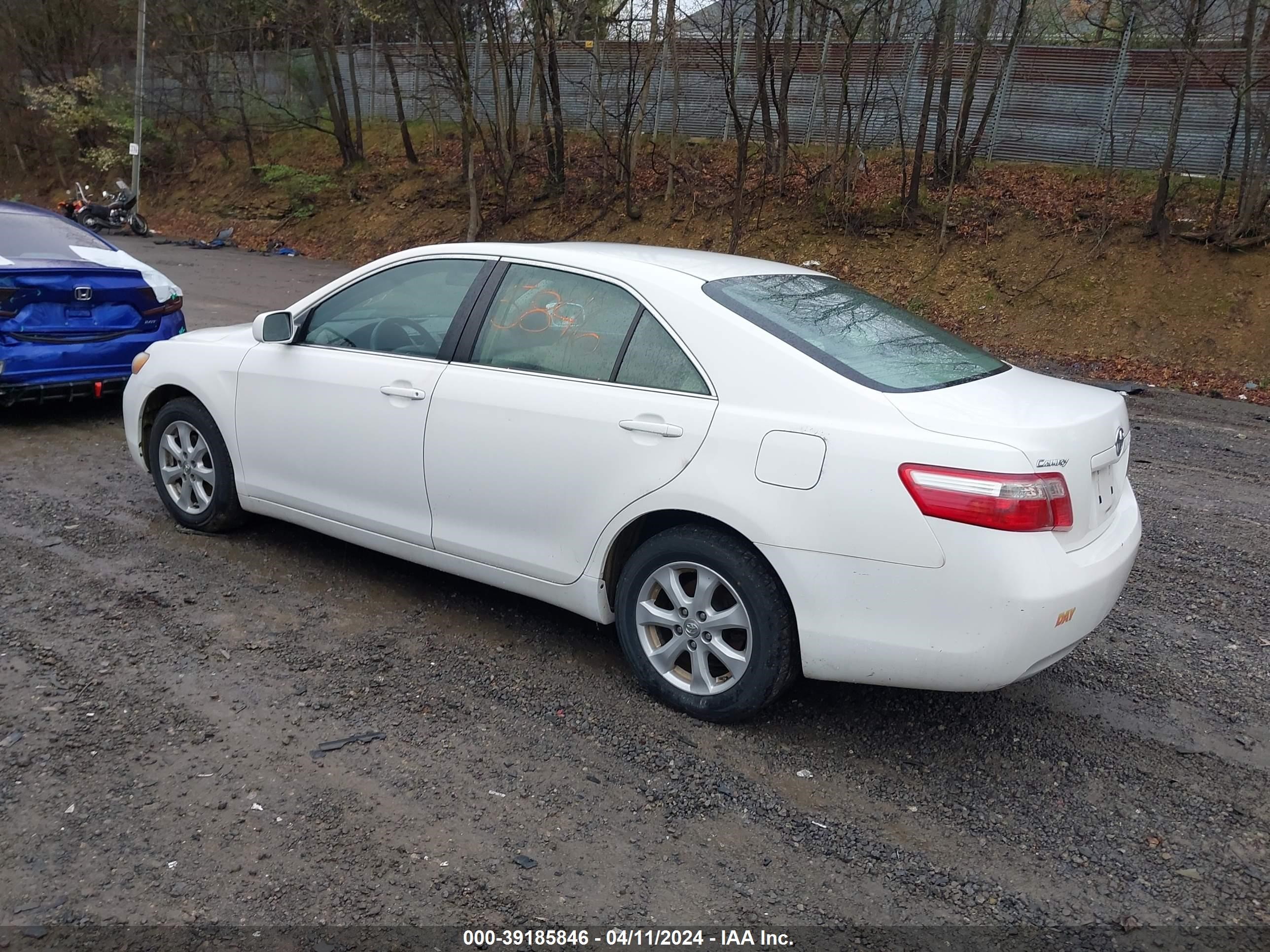 Photo 2 VIN: 4T1BE46K17U613849 - TOYOTA CAMRY 