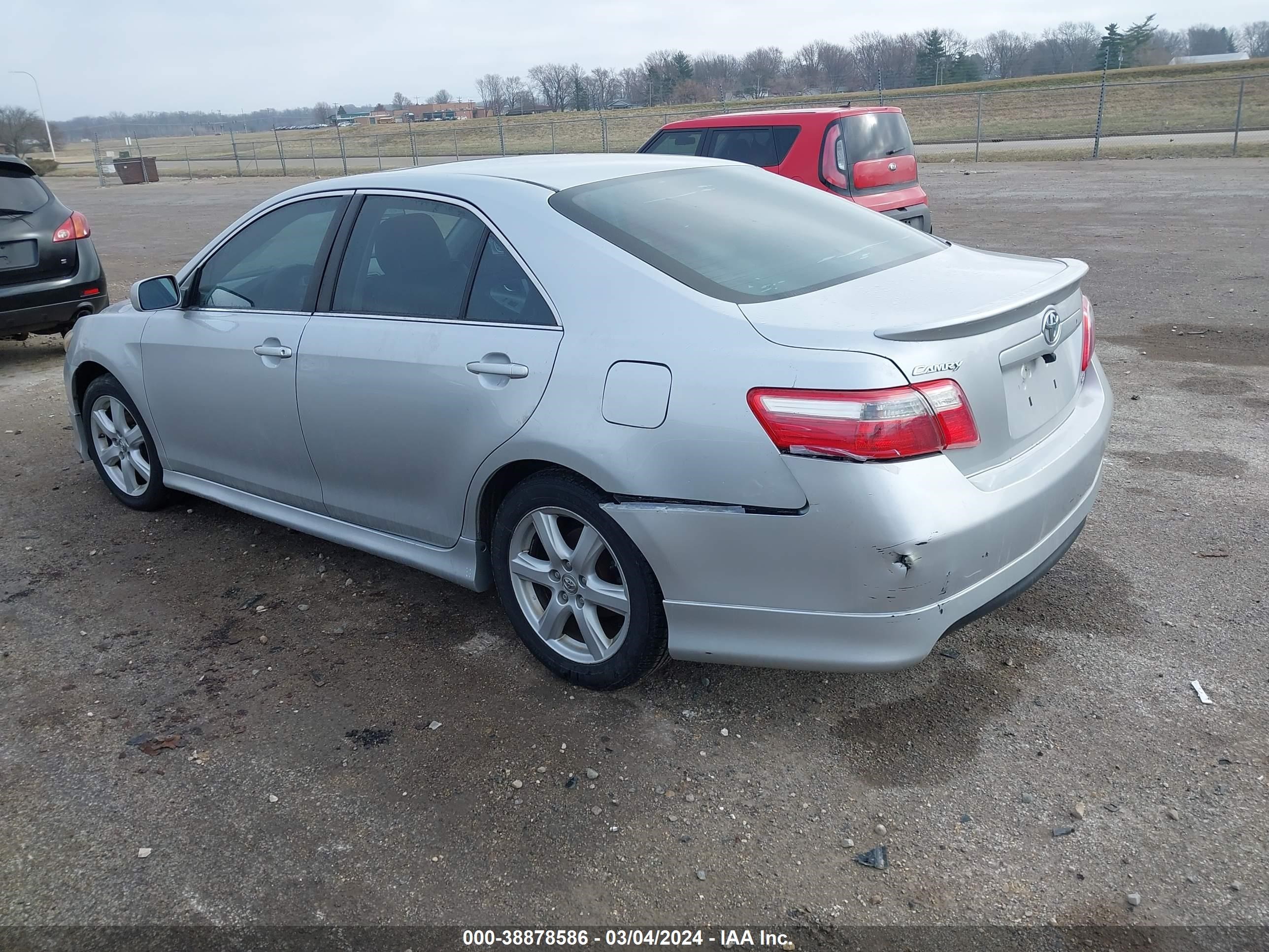 Photo 2 VIN: 4T1BE46K17U715927 - TOYOTA CAMRY 