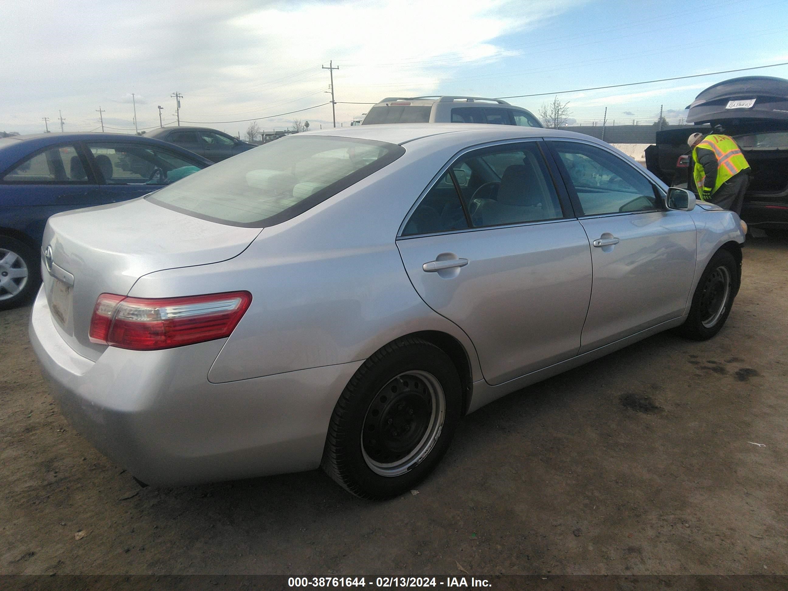 Photo 3 VIN: 4T1BE46K19U409796 - TOYOTA CAMRY 