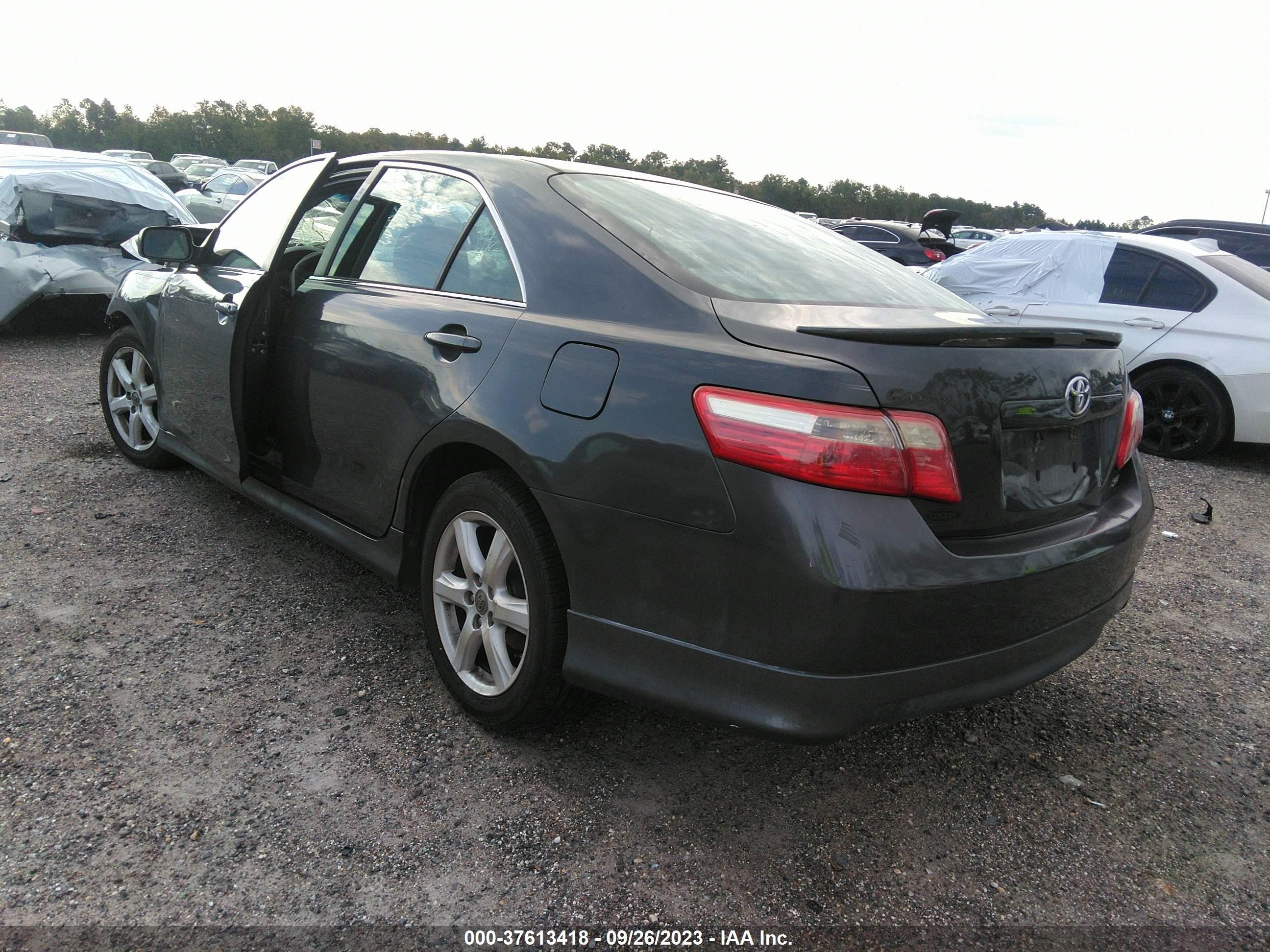 Photo 2 VIN: 4T1BE46K19U411385 - TOYOTA CAMRY 