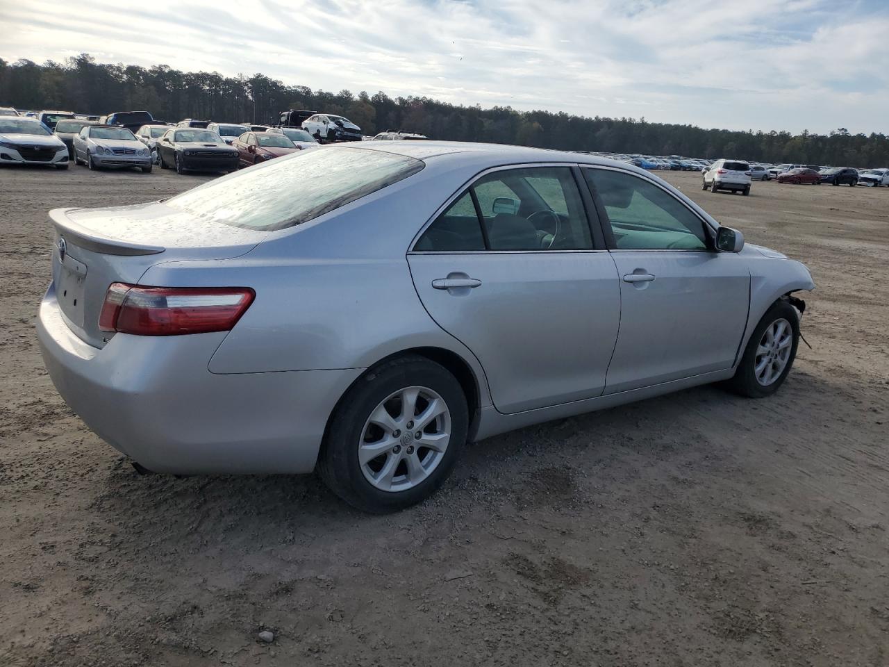 Photo 2 VIN: 4T1BE46K27U097145 - TOYOTA CAMRY 