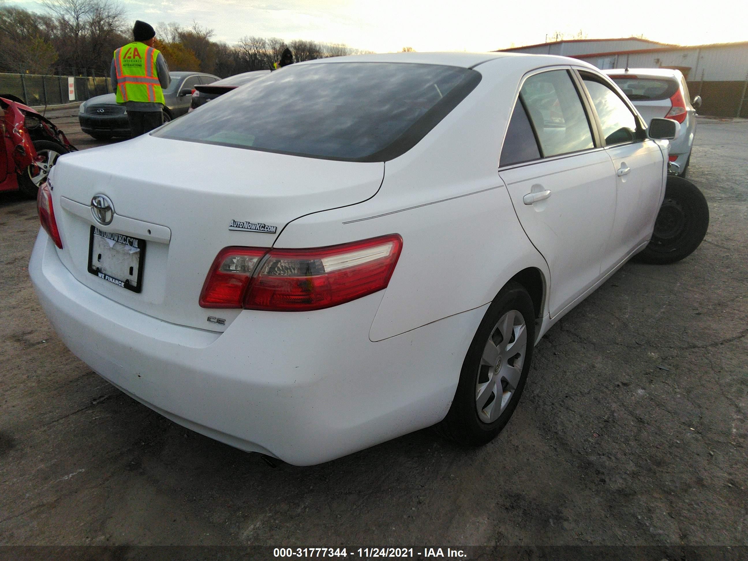 Photo 3 VIN: 4T1BE46K27U611088 - TOYOTA CAMRY 