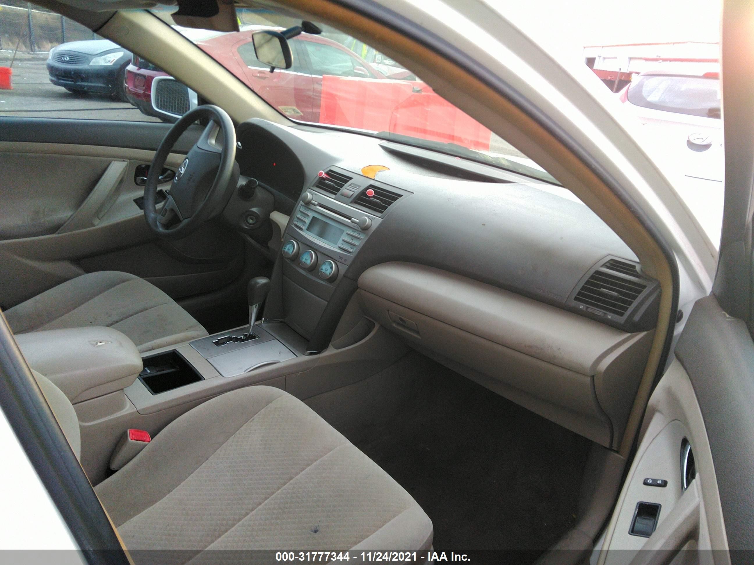 Photo 4 VIN: 4T1BE46K27U611088 - TOYOTA CAMRY 