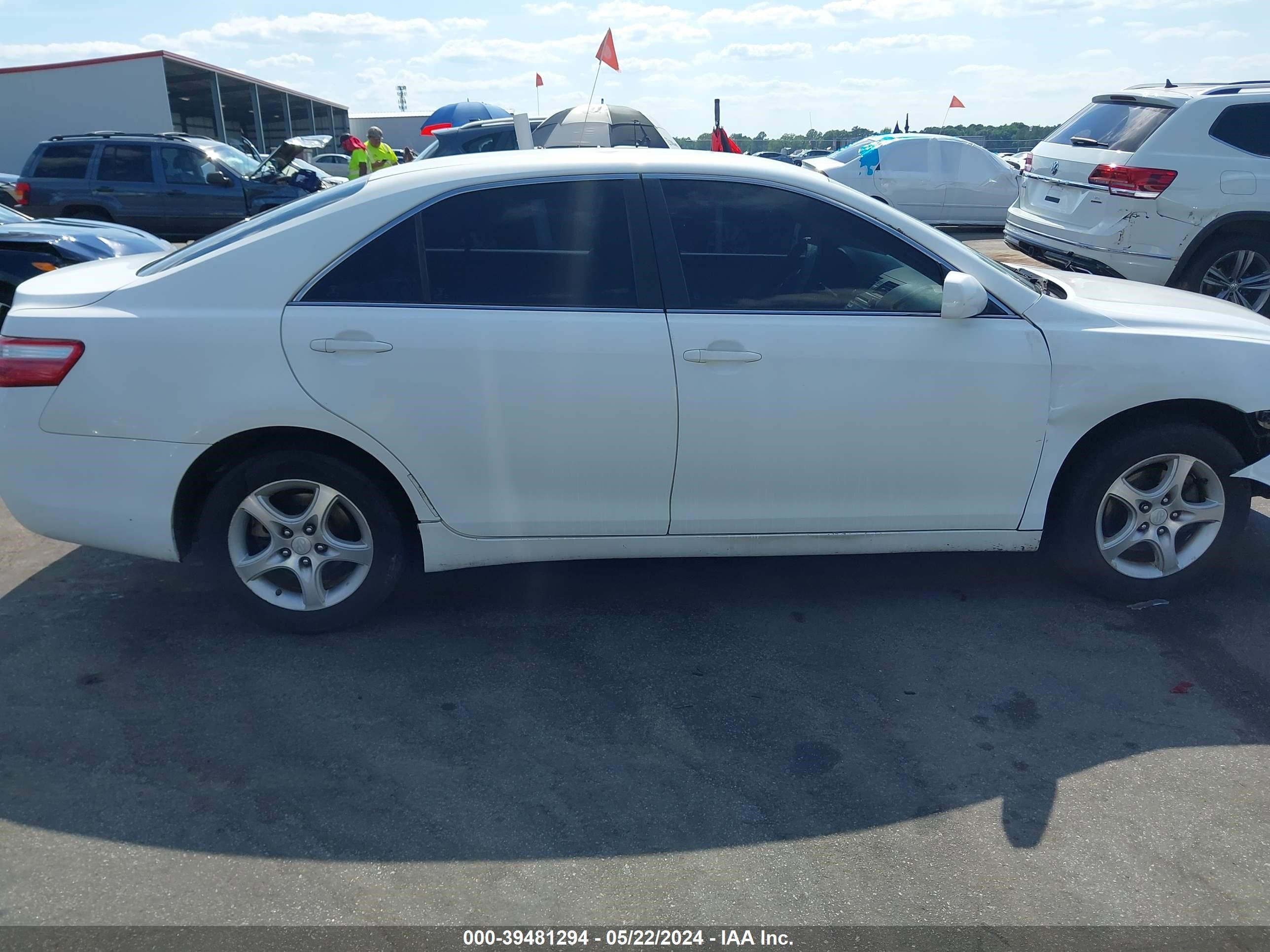 Photo 12 VIN: 4T1BE46K27U700319 - TOYOTA CAMRY 