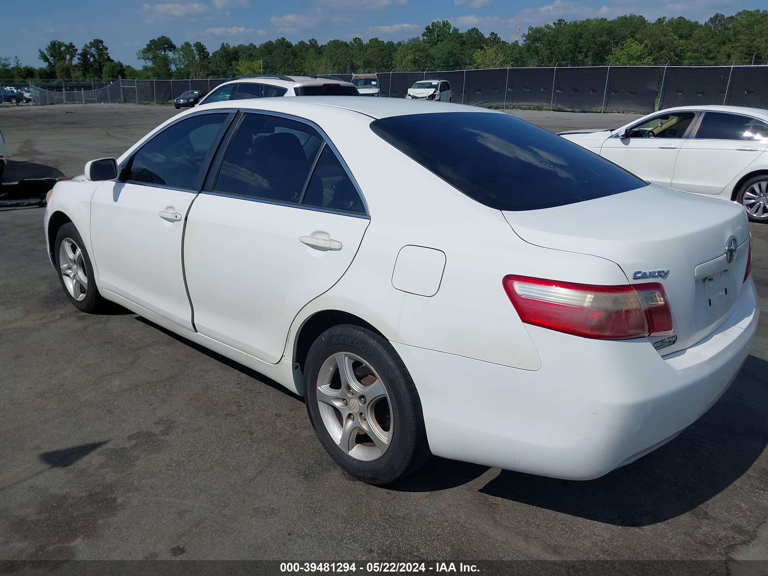 Photo 2 VIN: 4T1BE46K27U700319 - TOYOTA CAMRY 