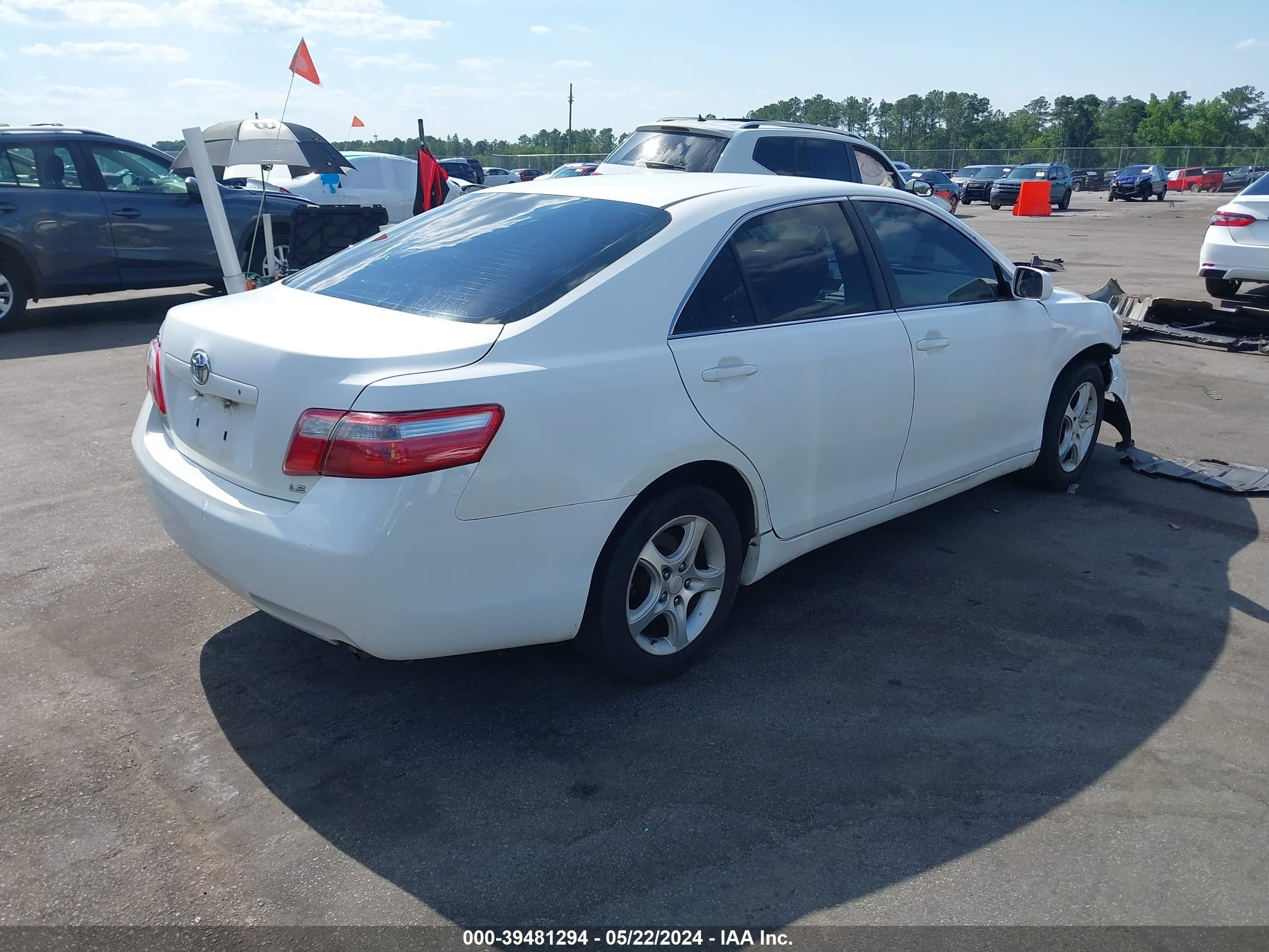 Photo 3 VIN: 4T1BE46K27U700319 - TOYOTA CAMRY 