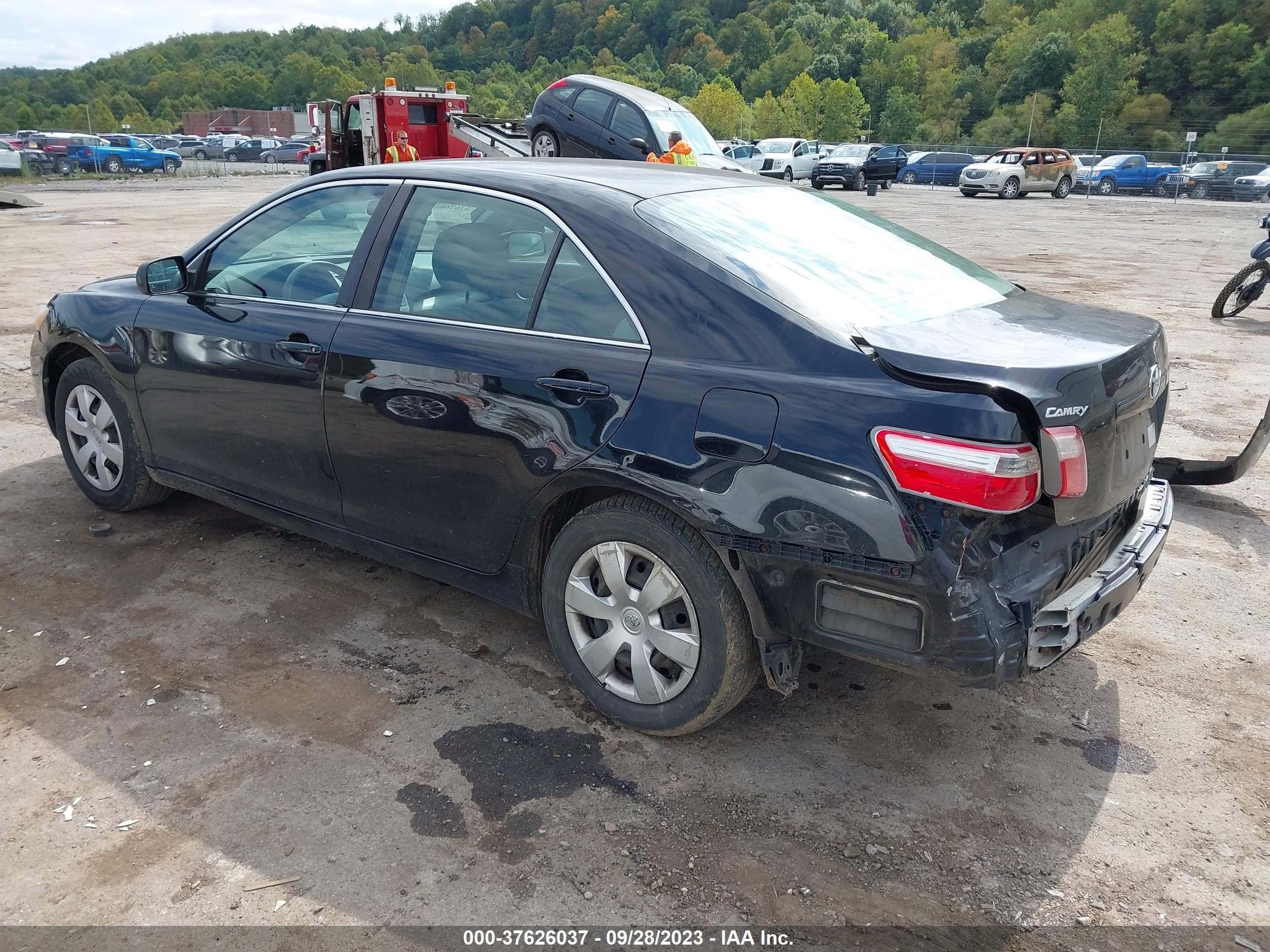 Photo 2 VIN: 4T1BE46K28U210173 - TOYOTA CAMRY 