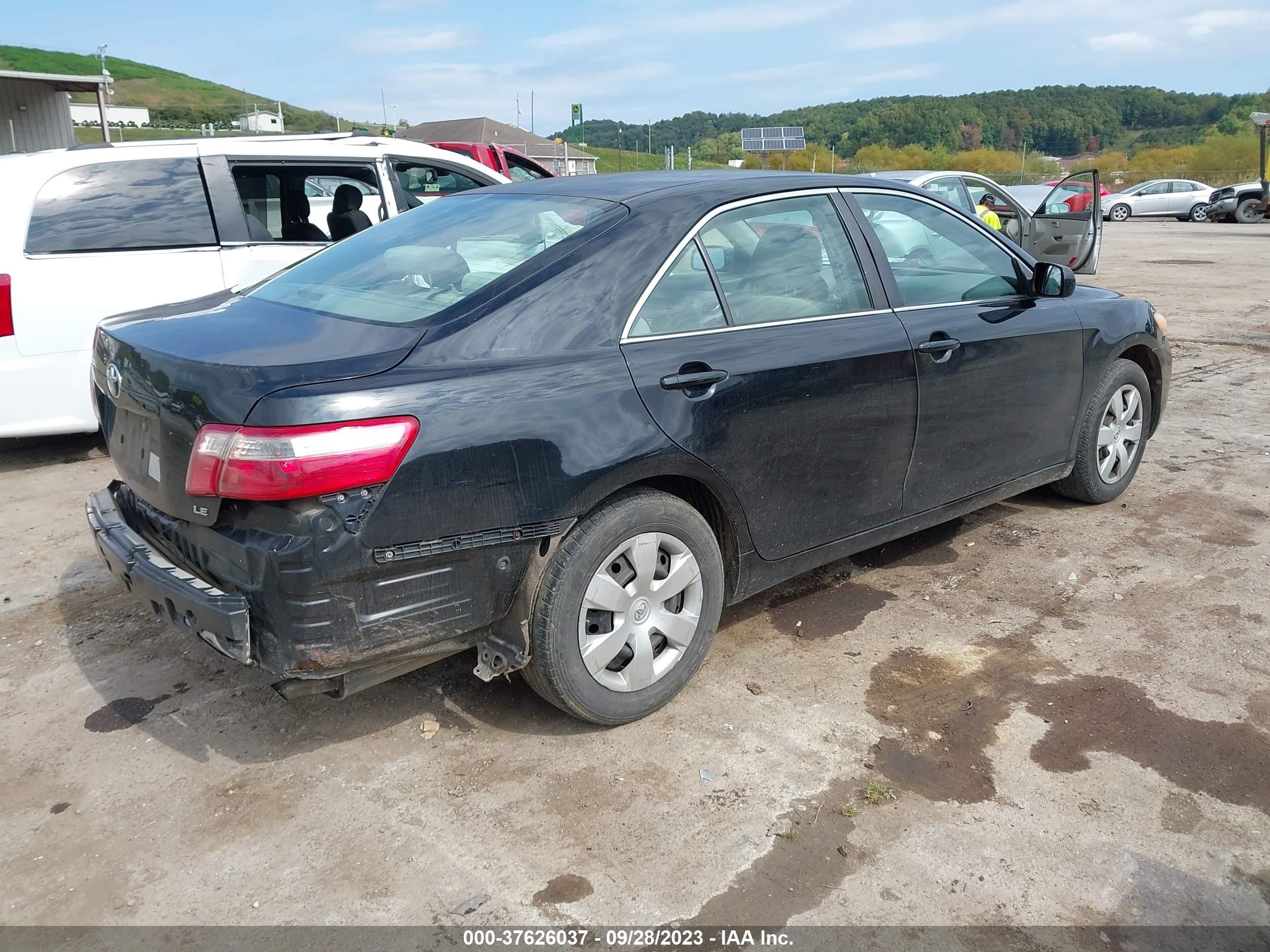 Photo 3 VIN: 4T1BE46K28U210173 - TOYOTA CAMRY 