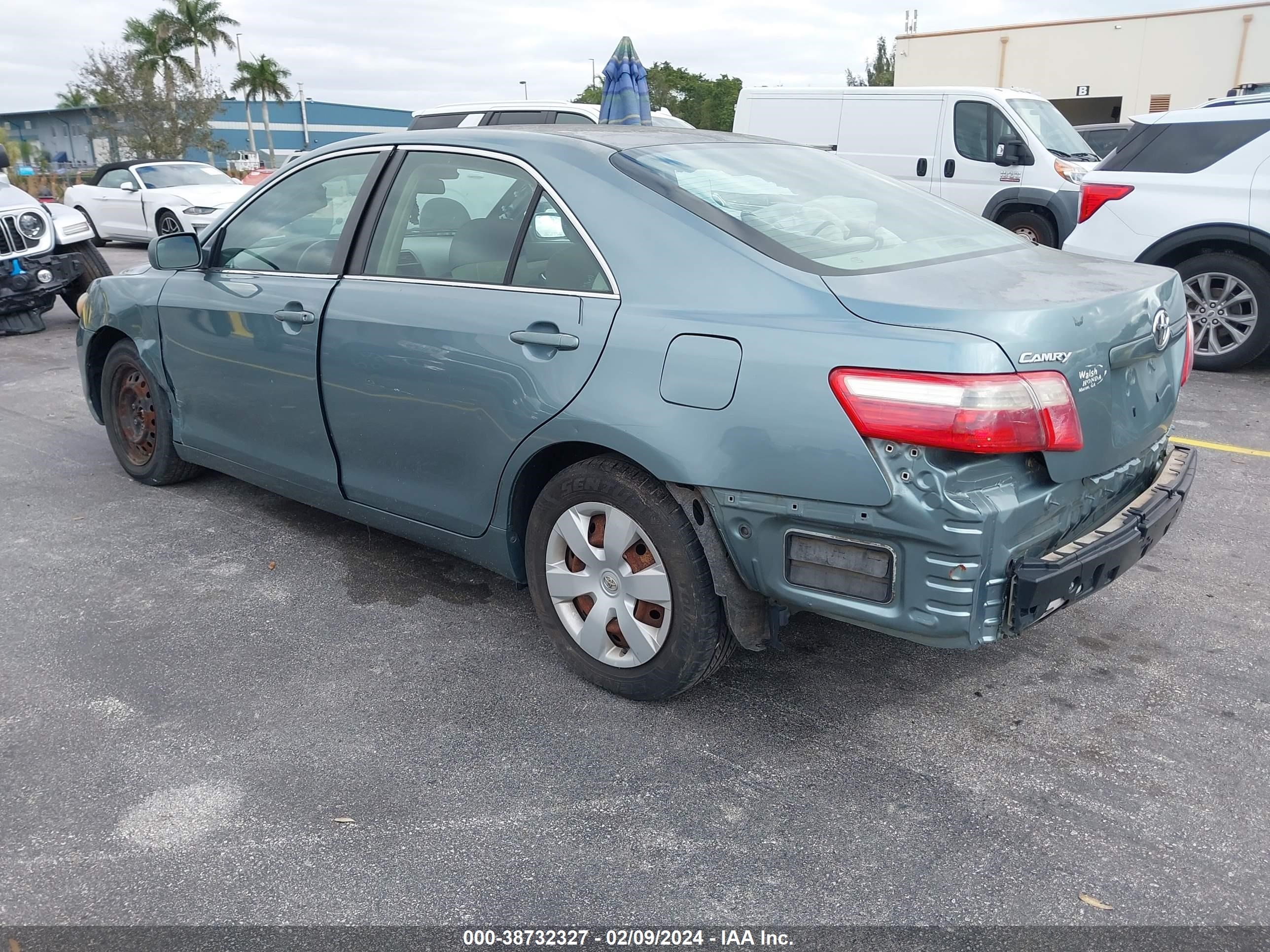 Photo 2 VIN: 4T1BE46K28U761395 - TOYOTA CAMRY 