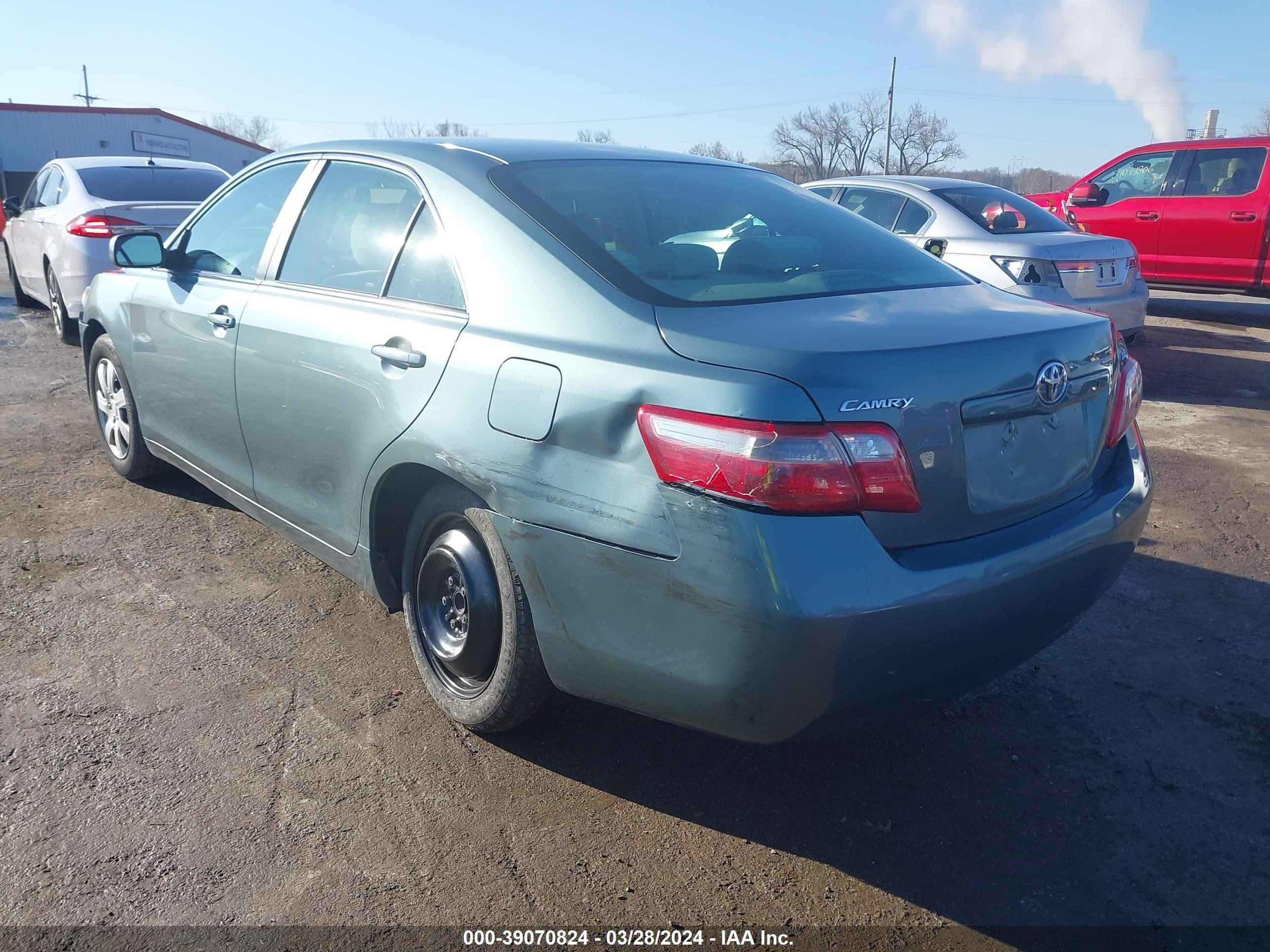 Photo 2 VIN: 4T1BE46K37U586119 - TOYOTA CAMRY 