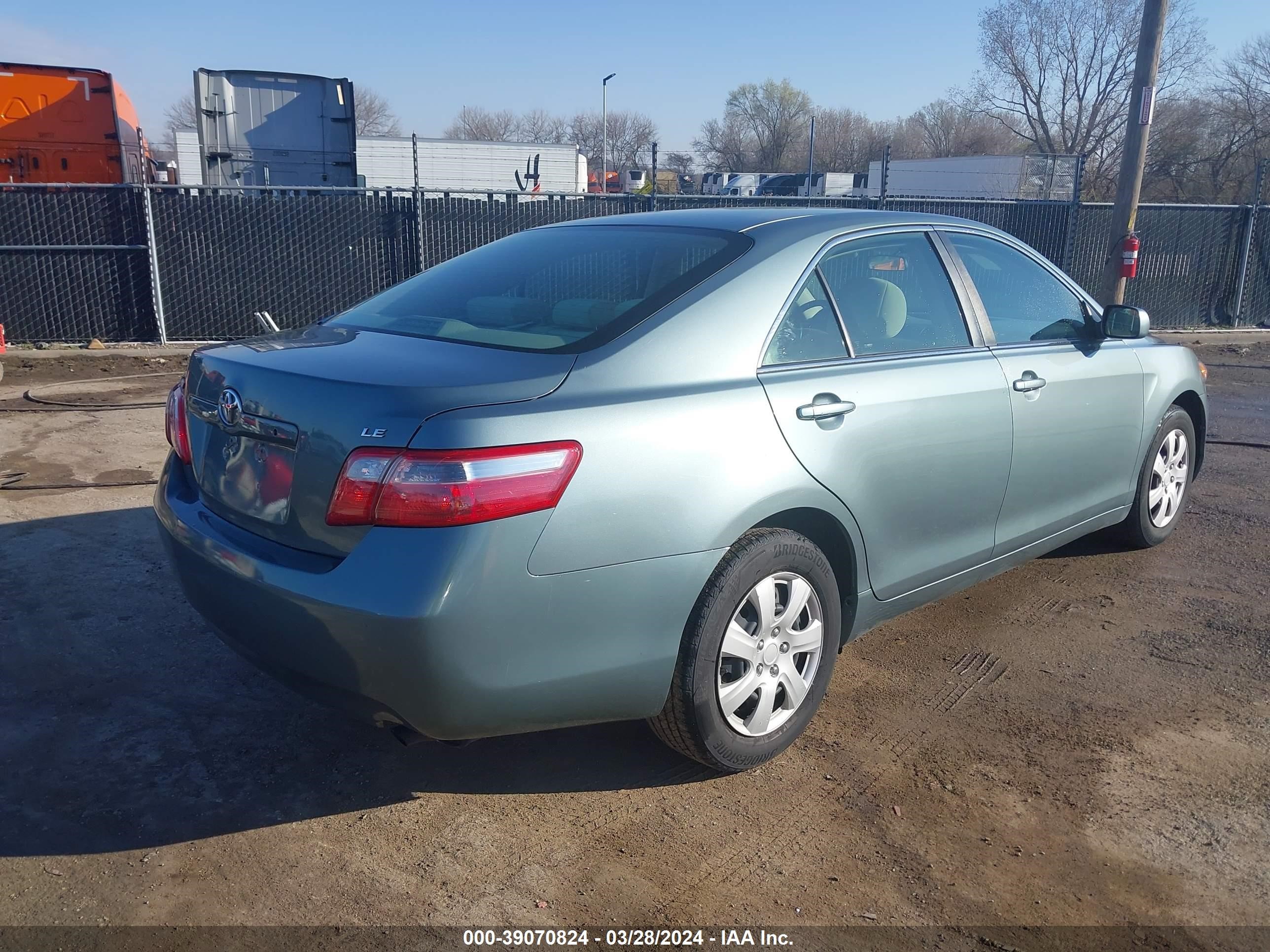 Photo 3 VIN: 4T1BE46K37U586119 - TOYOTA CAMRY 