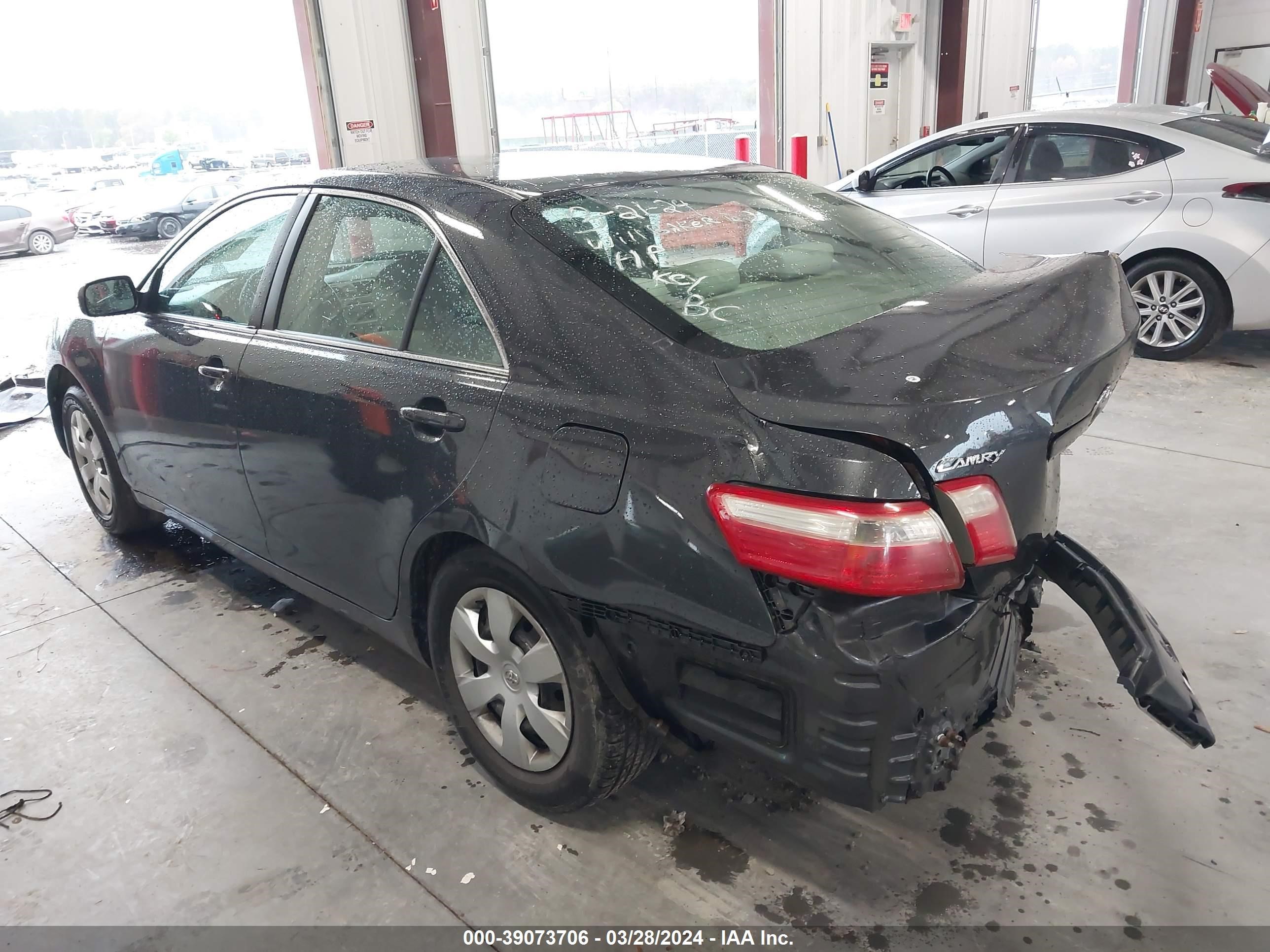 Photo 2 VIN: 4T1BE46K37U648828 - TOYOTA CAMRY 