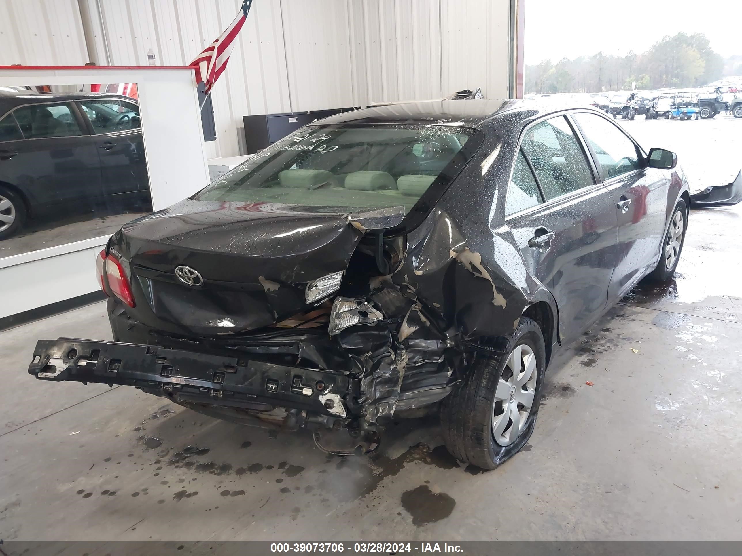 Photo 3 VIN: 4T1BE46K37U648828 - TOYOTA CAMRY 